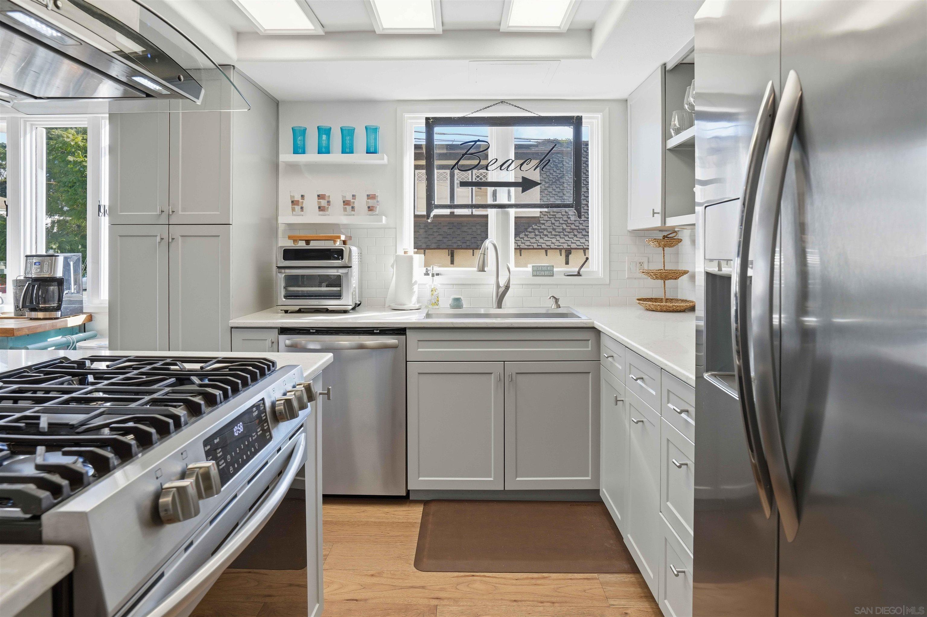 Detail Gallery Image 18 of 51 For 1210  7th Street, Coronado,  CA 92118 - 3 Beds | 3 Baths