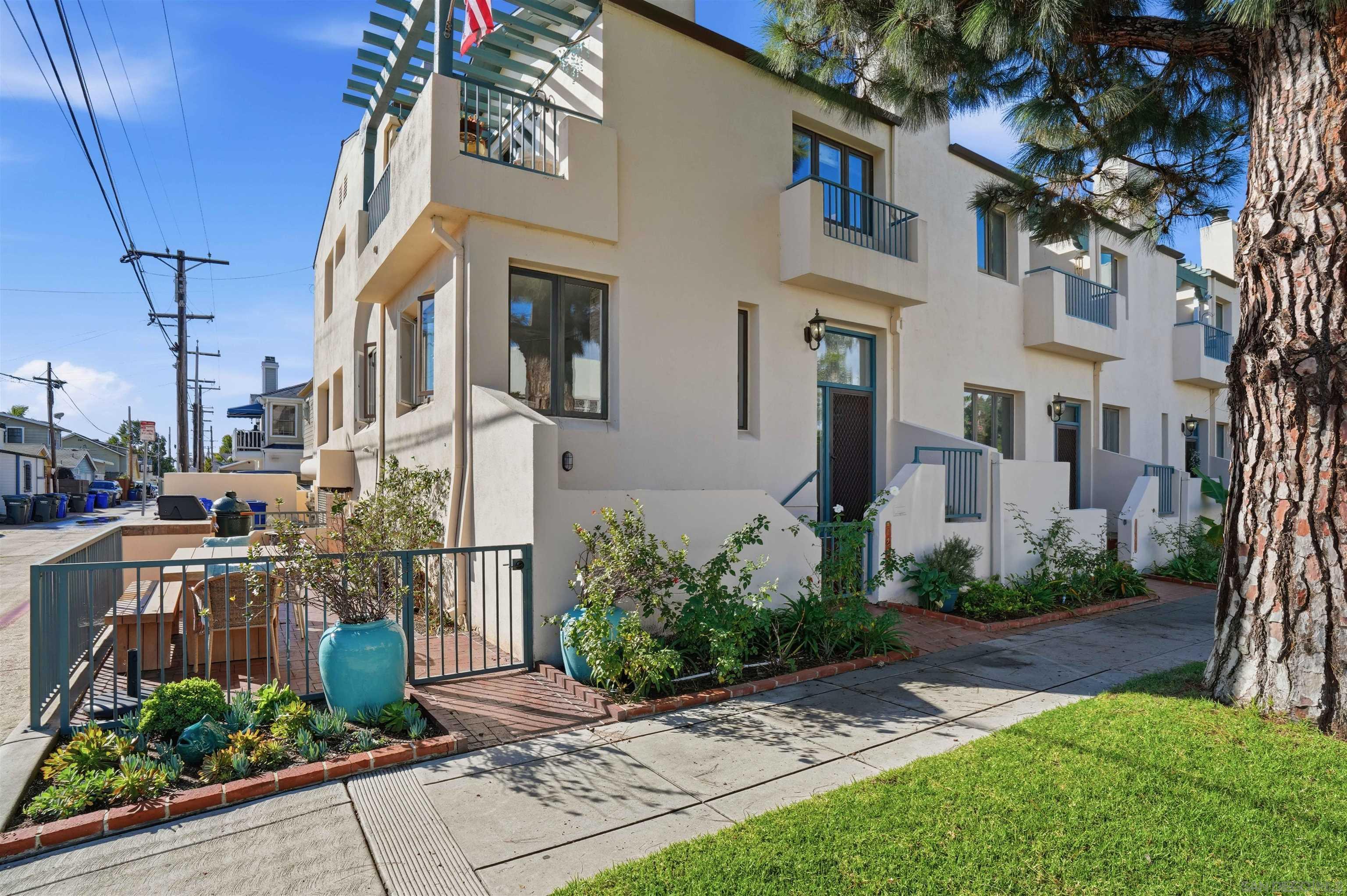 Detail Gallery Image 7 of 51 For 1210  7th Street, Coronado,  CA 92118 - 3 Beds | 3 Baths