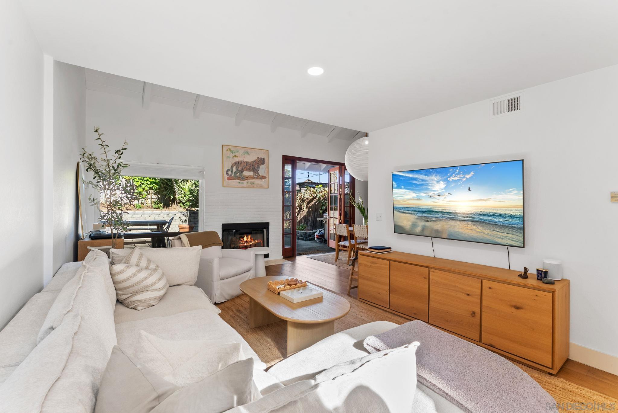 Detail Gallery Image 4 of 28 For 144  Coop Ct., Encinitas,  CA 92024 - 2 Beds | 2/1 Baths