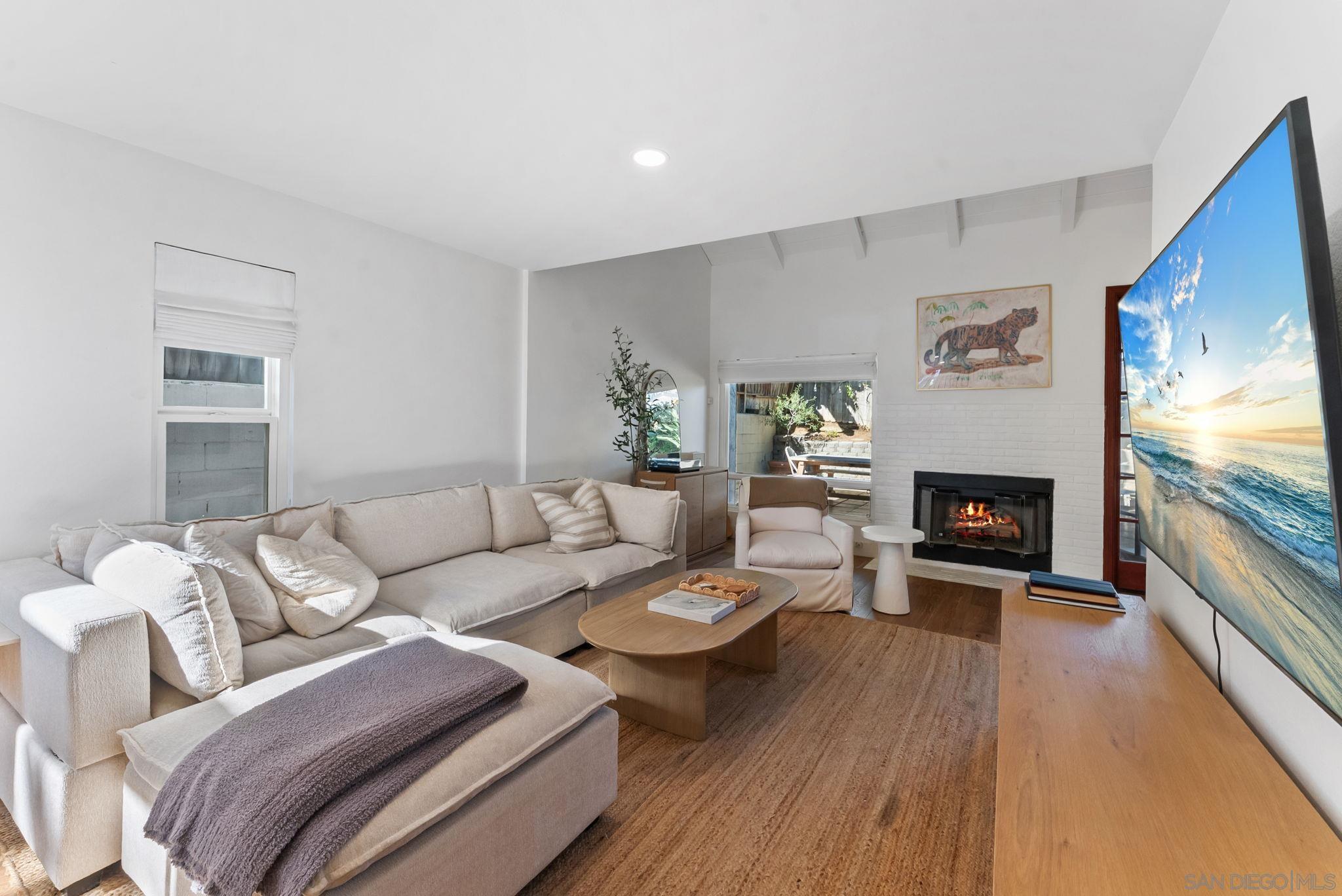 Detail Gallery Image 5 of 28 For 144  Coop Ct., Encinitas,  CA 92024 - 2 Beds | 2/1 Baths