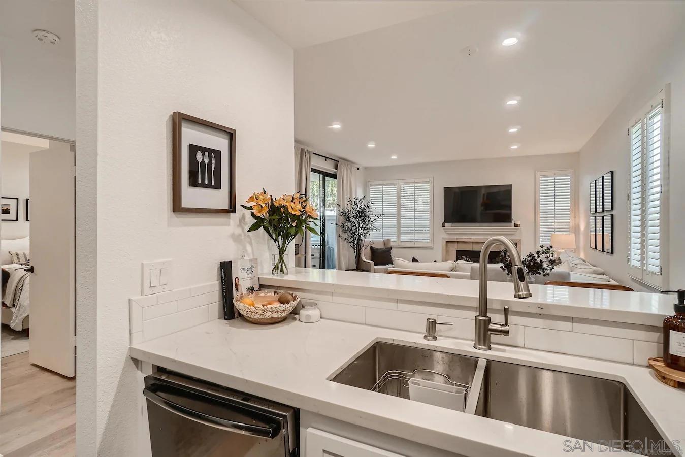 Detail Gallery Image 12 of 25 For 2218  River Run Dr  104, San Diego,  CA 92108 - 1 Beds | 1 Baths