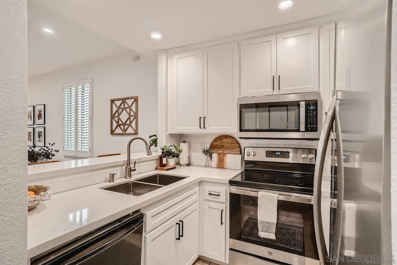 Detail Gallery Image 10 of 25 For 2218  River Run Dr  104, San Diego,  CA 92108 - 1 Beds | 1 Baths