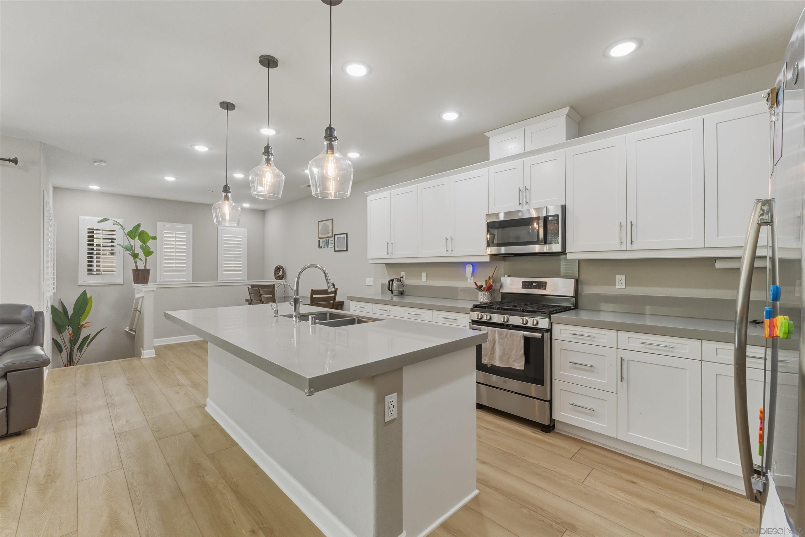 Front Image Thumbnail for SD2600409