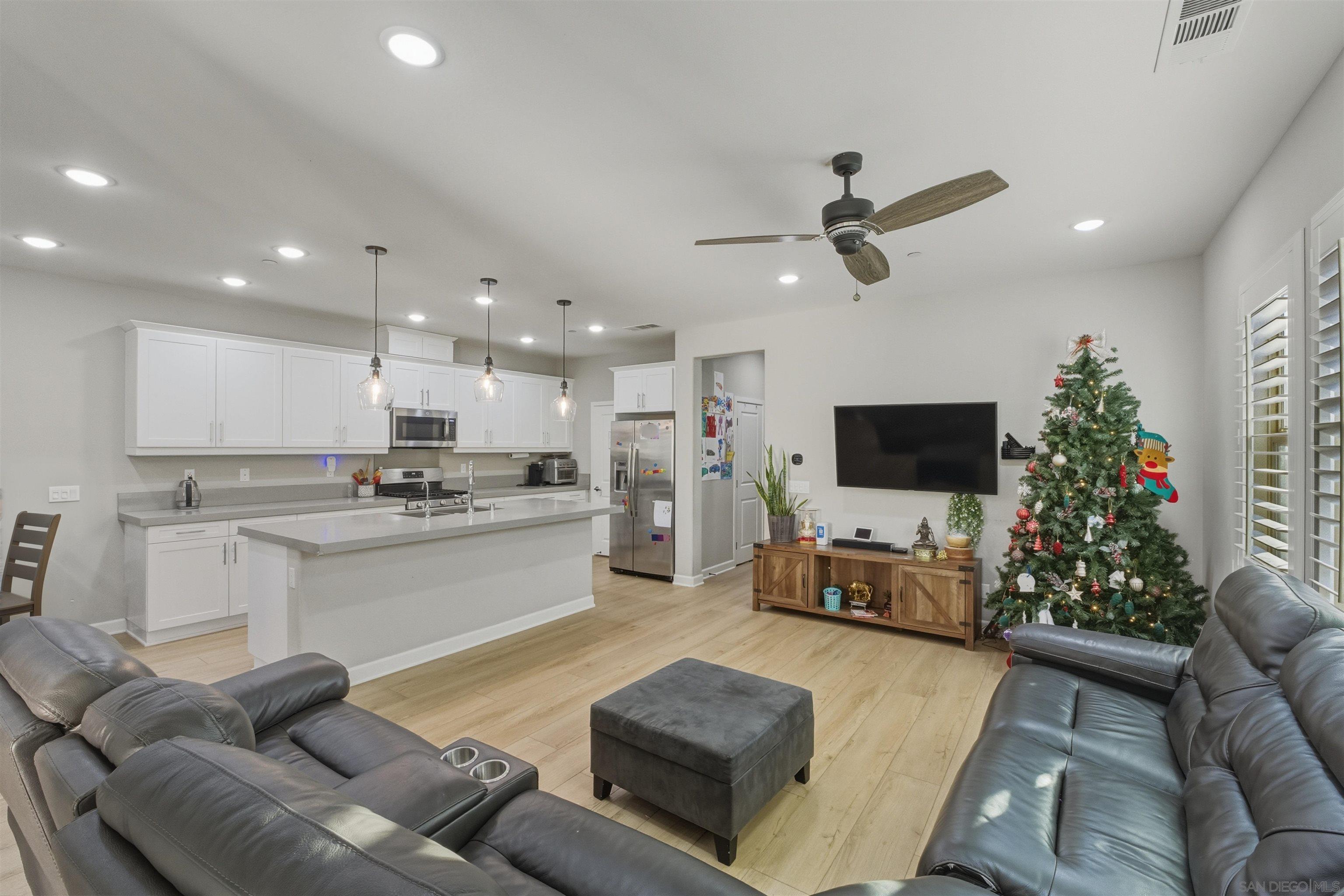 Detail Gallery Image 6 of 33 For 10849  Blake Way, San Diego,  CA 92129 - 3 Beds | 2 Baths