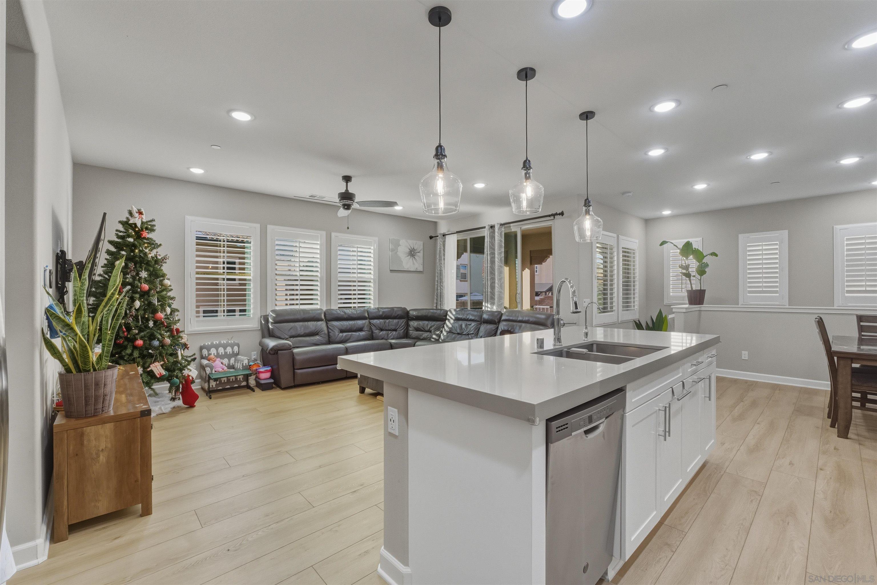 Detail Gallery Image 7 of 33 For 10849  Blake Way, San Diego,  CA 92129 - 3 Beds | 2 Baths