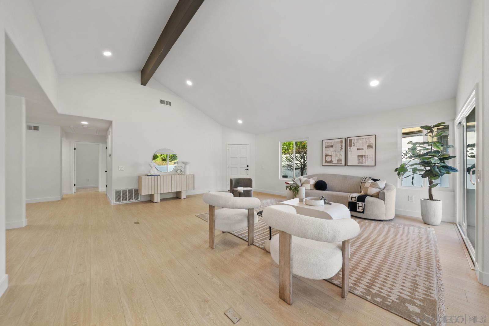 Detail Gallery Image 4 of 35 For 4710  Cordoba Way, Oceanside,  CA 92056 - 2 Beds | 2 Baths