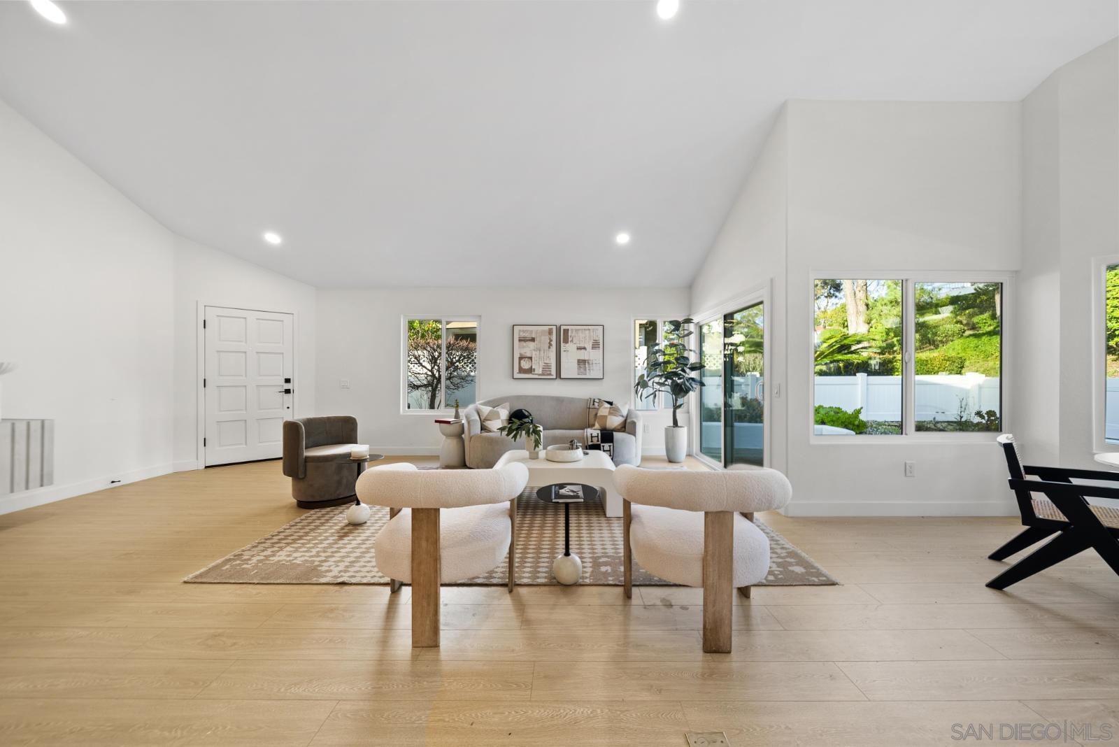 Detail Gallery Image 5 of 35 For 4710  Cordoba Way, Oceanside,  CA 92056 - 2 Beds | 2 Baths