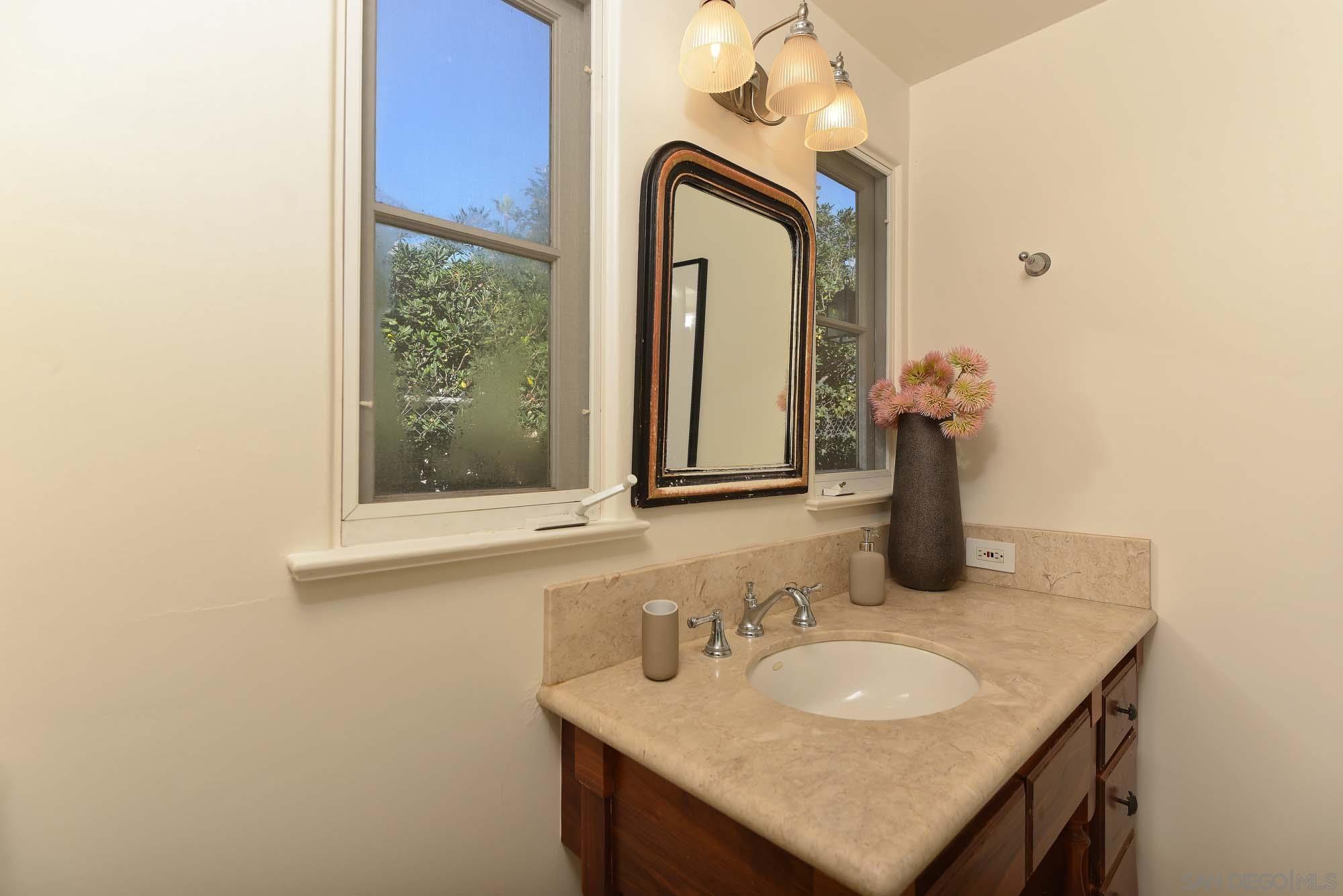 Detail Gallery Image 14 of 22 For 6122  Vista De La Mesa, La Jolla,  CA 92037 - 2 Beds | 2 Baths