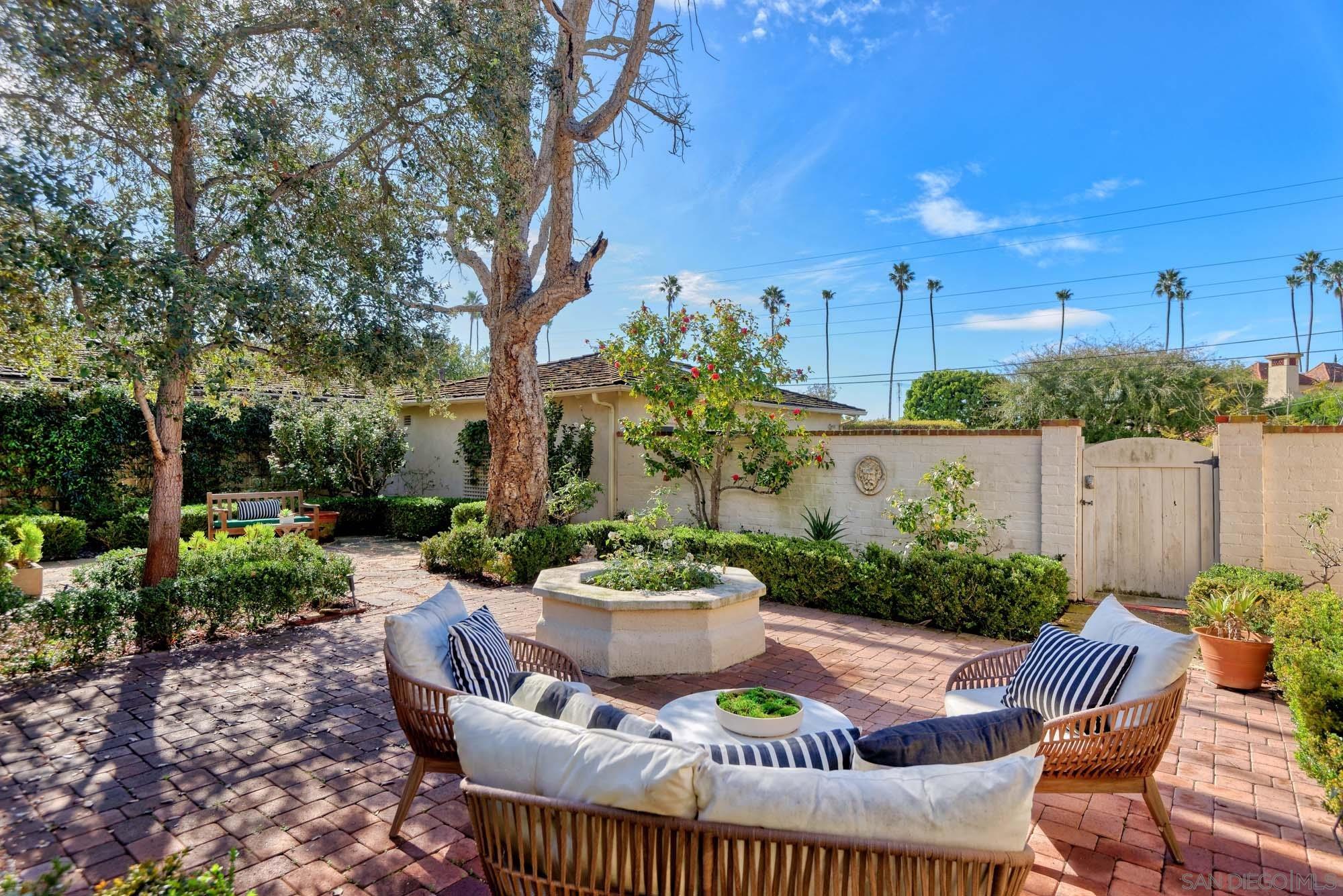 Detail Gallery Image 5 of 22 For 6122  Vista De La Mesa, La Jolla,  CA 92037 - 2 Beds | 2 Baths