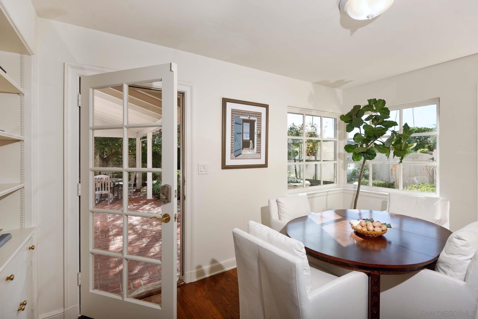 Detail Gallery Image 9 of 22 For 6122  Vista De La Mesa, La Jolla,  CA 92037 - 2 Beds | 2 Baths