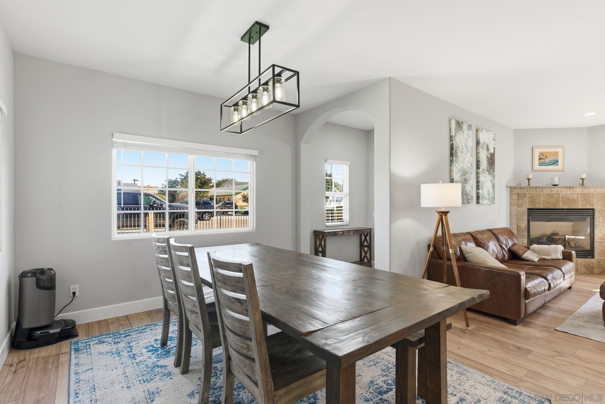 Detail Gallery Image 6 of 32 For 908  Florence St, Imperial Beach,  CA 91932 - 4 Beds | 2/1 Baths