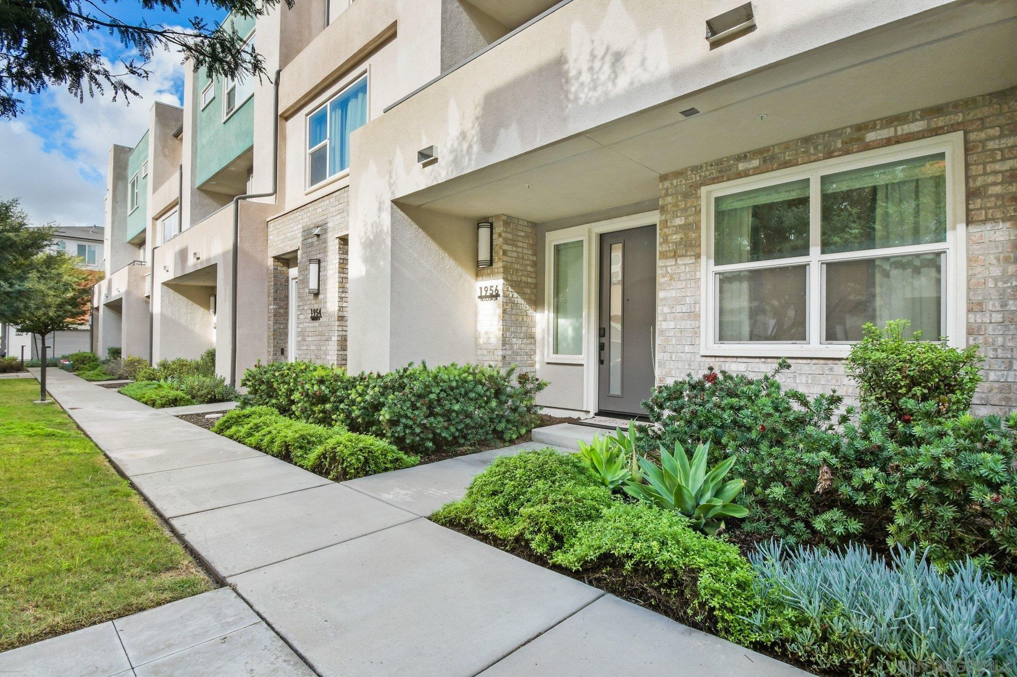 Detail Gallery Image 2 of 40 For 1956  Pavilion Ln, Chula Vista,  CA 91915 - 4 Beds | 3/1 Baths