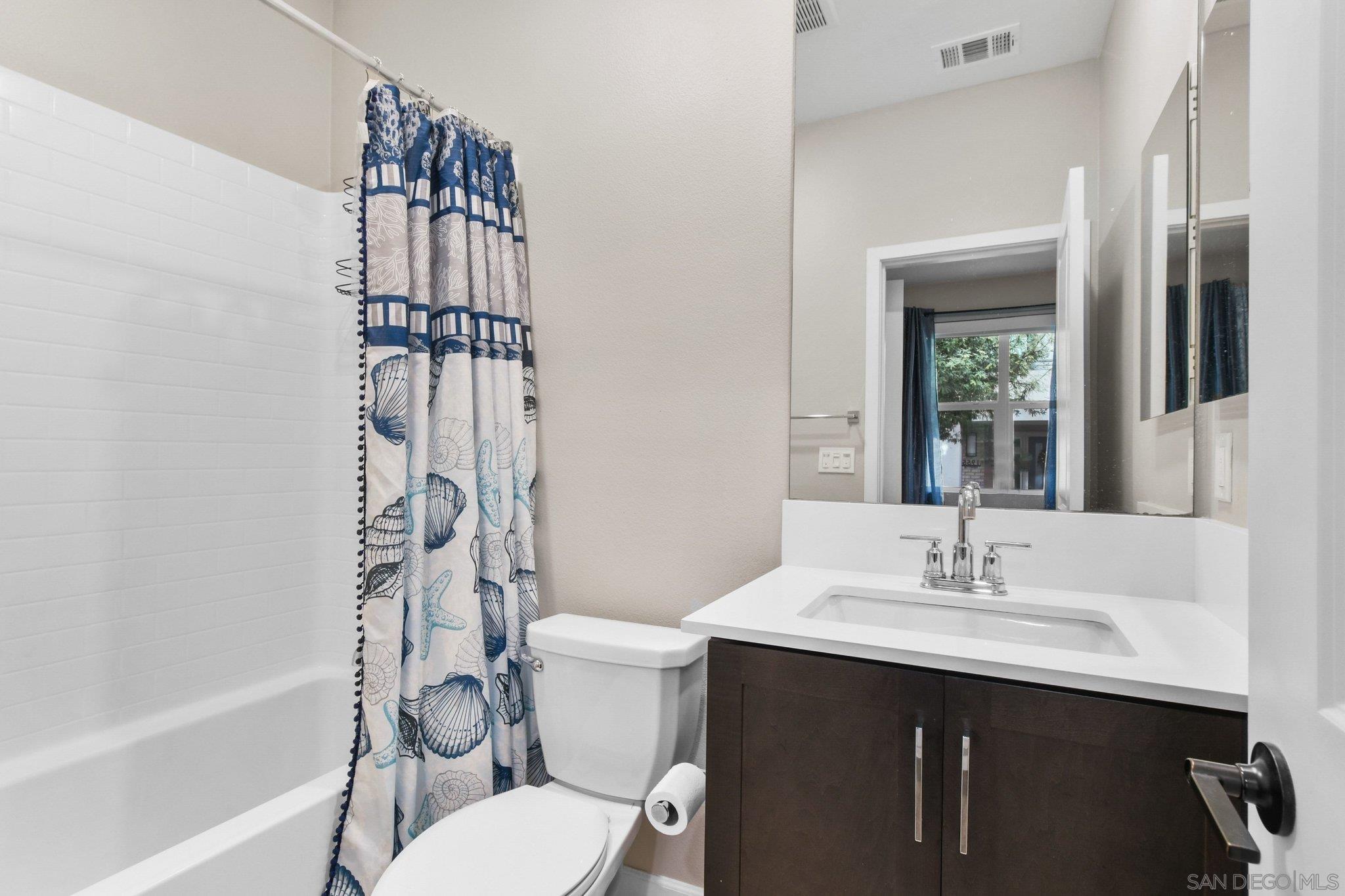 Detail Gallery Image 17 of 40 For 1956  Pavilion Ln, Chula Vista,  CA 91915 - 4 Beds | 3/1 Baths