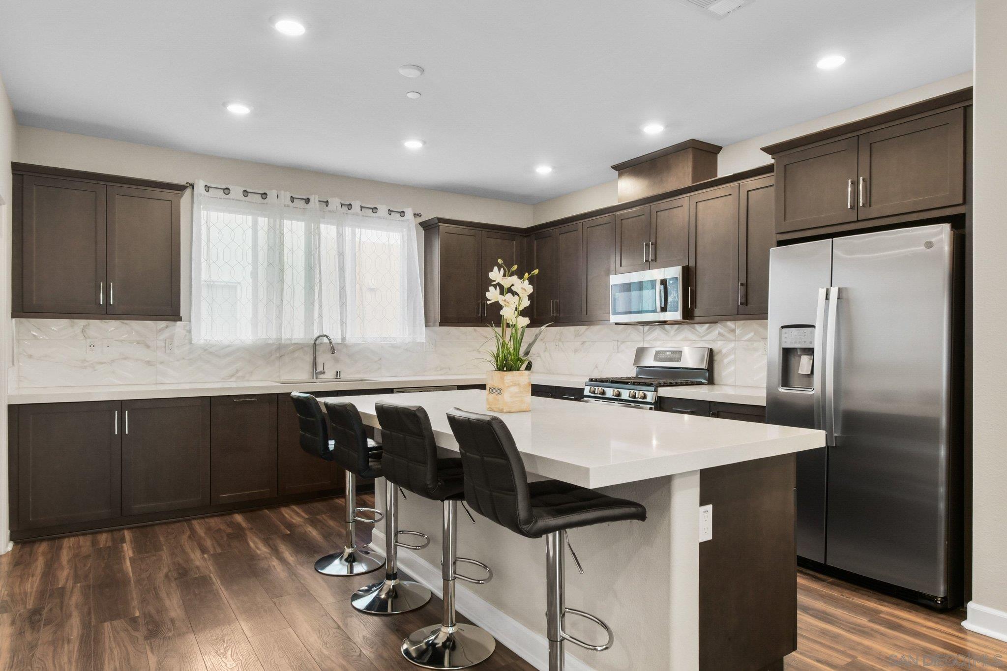 Detail Gallery Image 5 of 40 For 1956  Pavilion Ln, Chula Vista,  CA 91915 - 4 Beds | 3/1 Baths