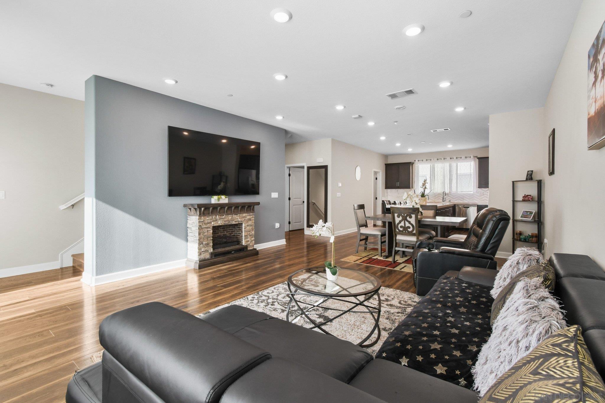 Detail Gallery Image 9 of 40 For 1956  Pavilion Ln, Chula Vista,  CA 91915 - 4 Beds | 3/1 Baths