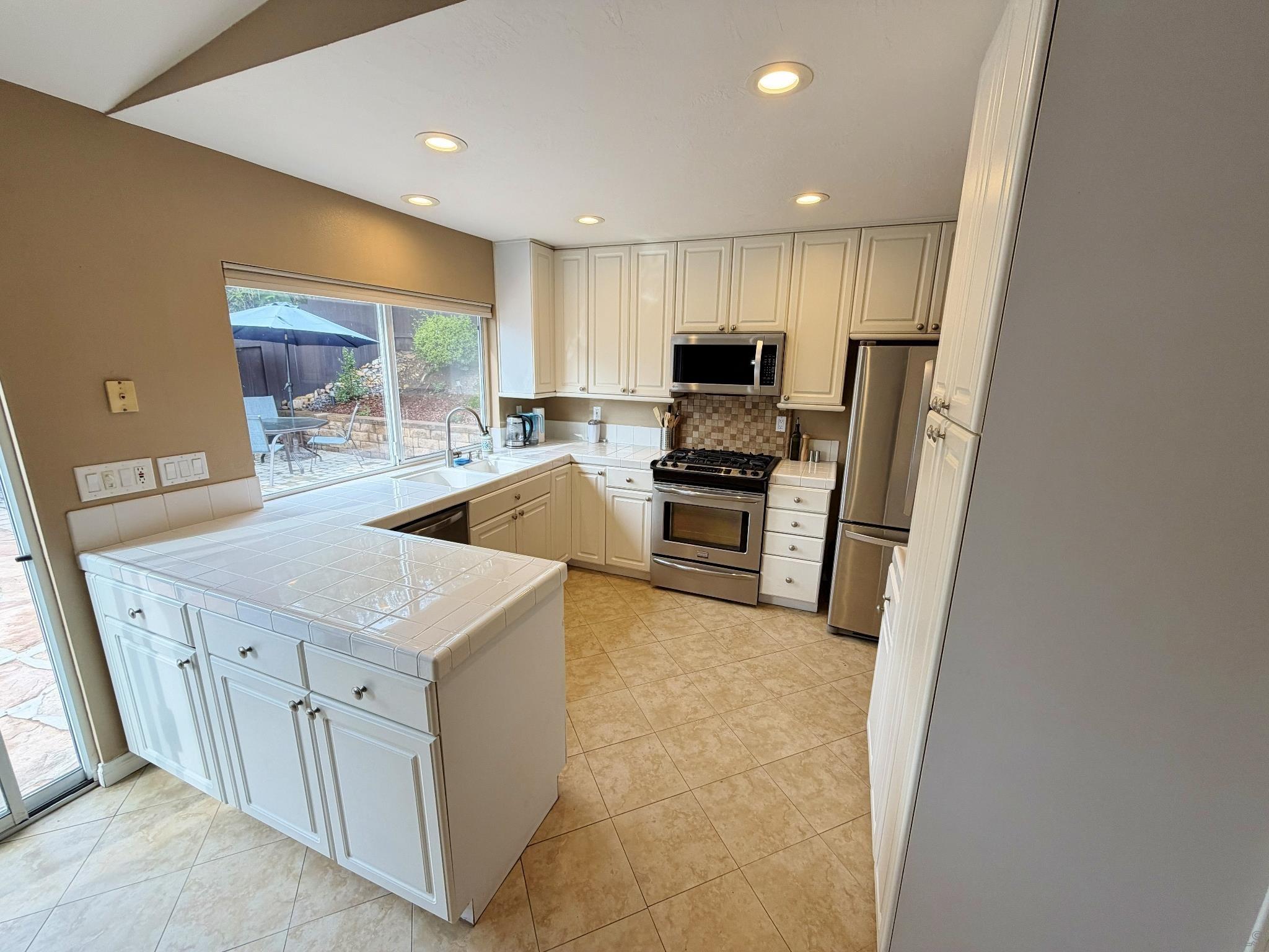 Detail Gallery Image 11 of 31 For 9970  Mesa Madera Dr, San Diego,  CA 92131 - 3 Beds | 2 Baths