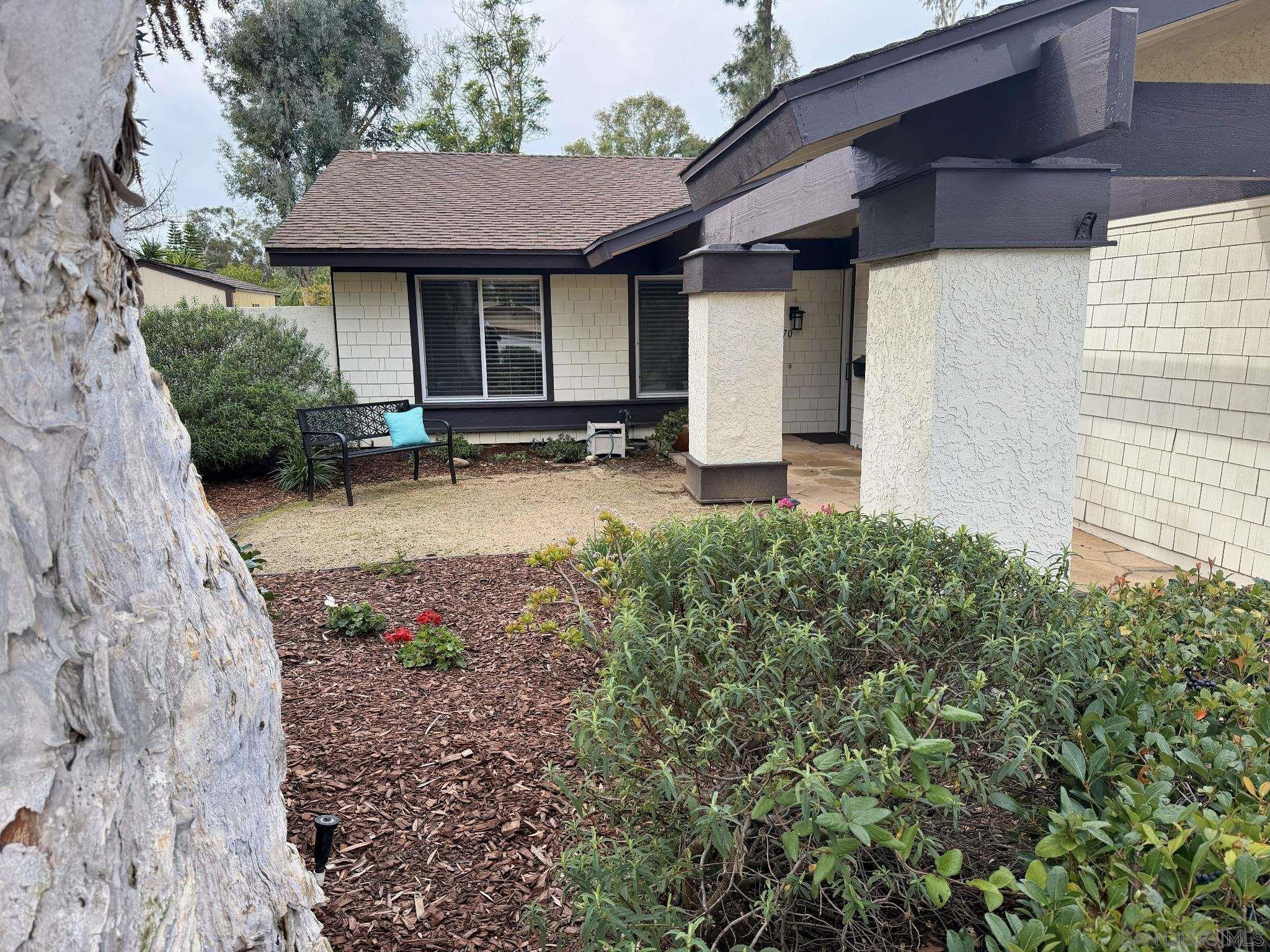 Detail Gallery Image 3 of 31 For 9970  Mesa Madera Dr, San Diego,  CA 92131 - 3 Beds | 2 Baths