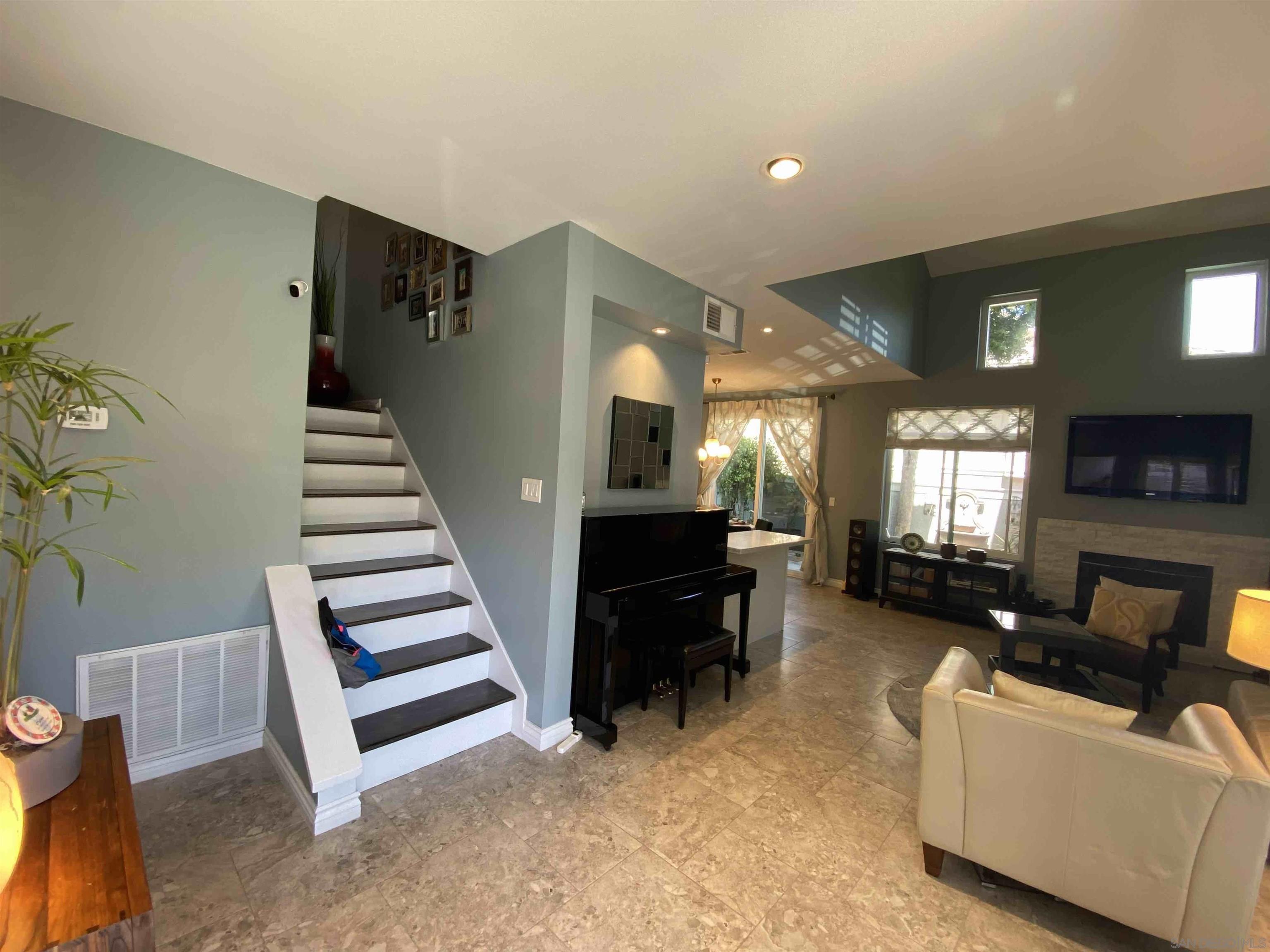 Detail Gallery Image 4 of 32 For 13319  Kibbings Rd, San Diego,  CA 92130 - 3 Beds | 2/1 Baths