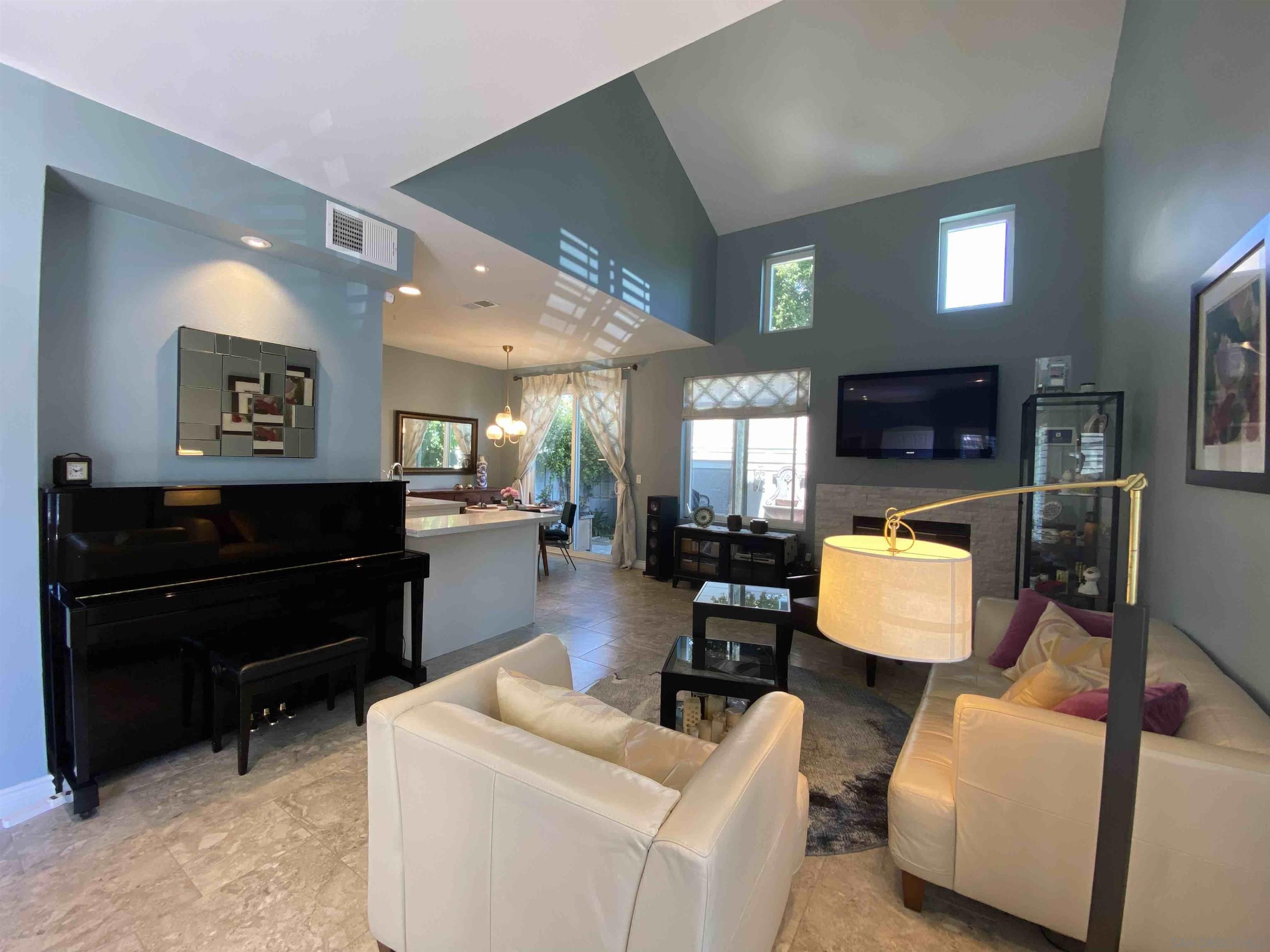 Detail Gallery Image 5 of 32 For 13319  Kibbings Rd, San Diego,  CA 92130 - 3 Beds | 2/1 Baths