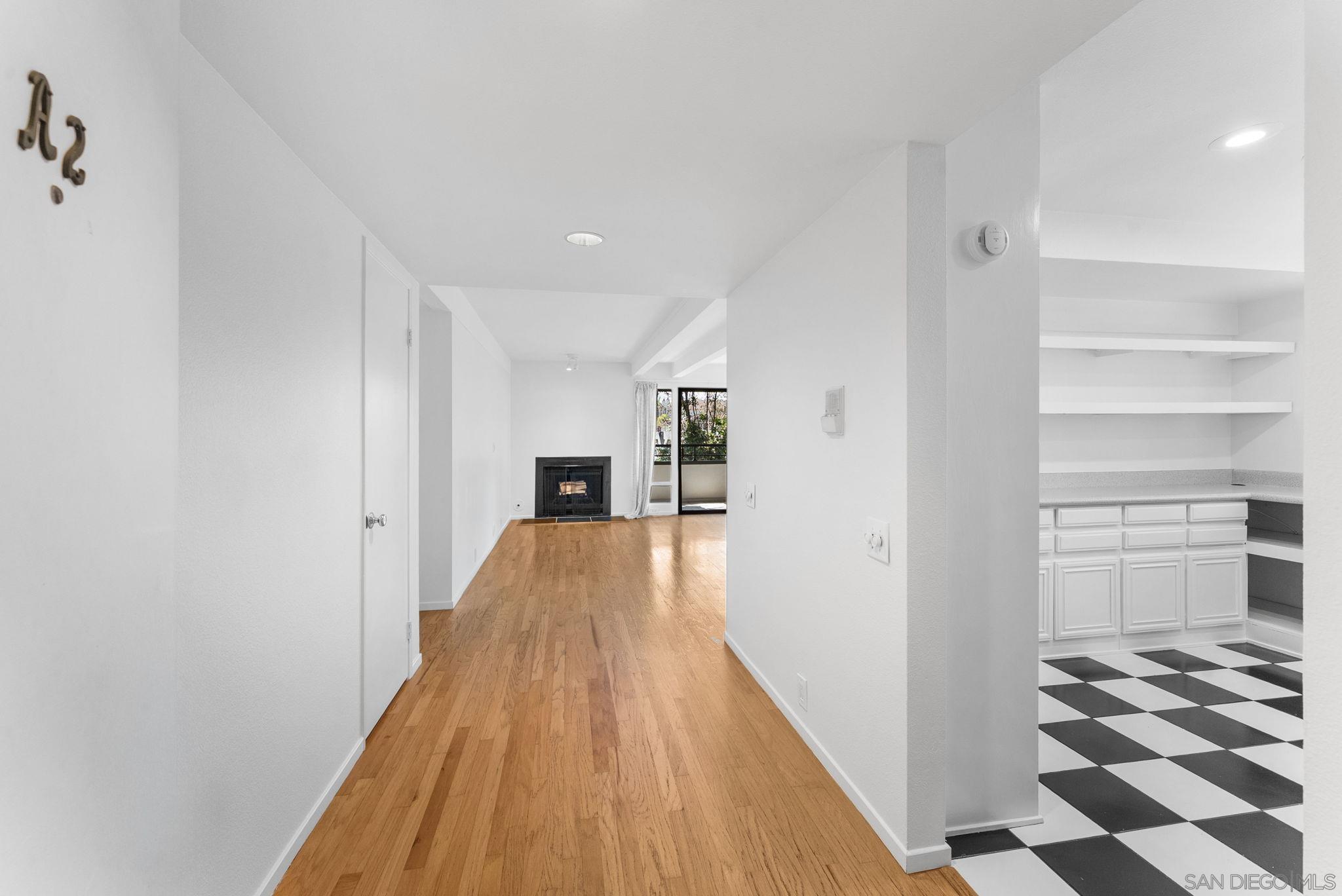 Detail Gallery Image 2 of 28 For 2533  Navarra Dr  2a,  Carlsbad,  CA 92009 - 2 Beds | 2 Baths