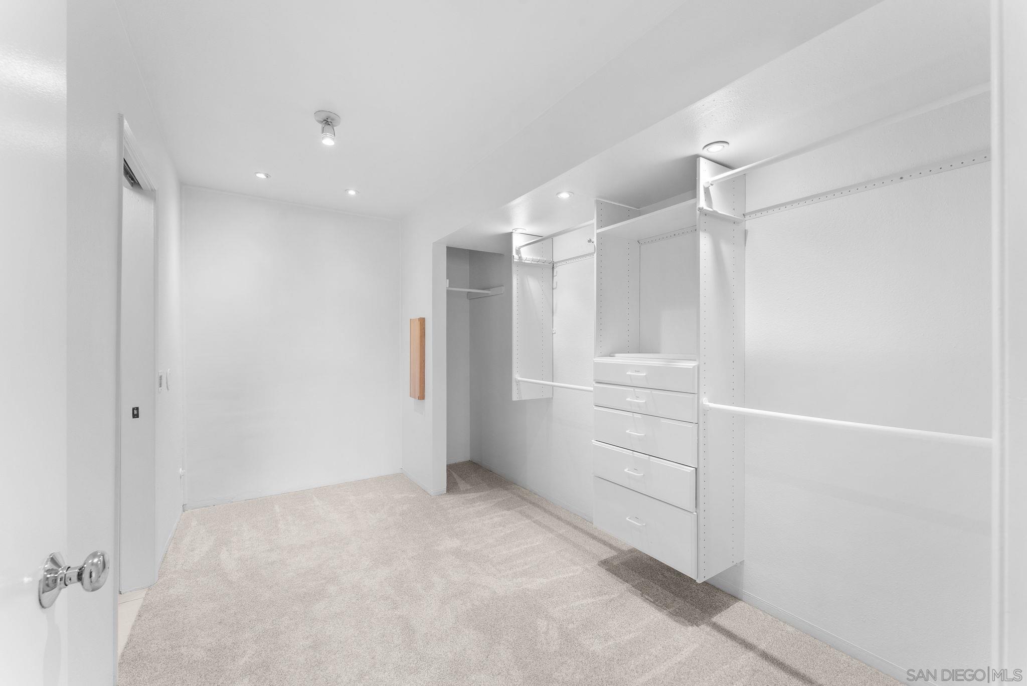 Detail Gallery Image 11 of 28 For 2533  Navarra Dr  2a,  Carlsbad,  CA 92009 - 2 Beds | 2 Baths