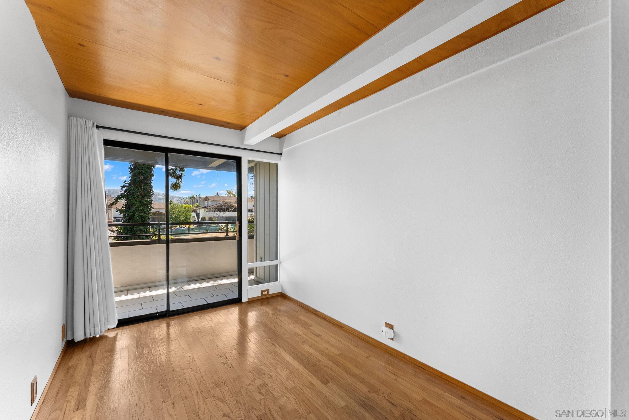 Detail Gallery Image 12 of 28 For 2533  Navarra Dr  2a,  Carlsbad,  CA 92009 - 2 Beds | 2 Baths