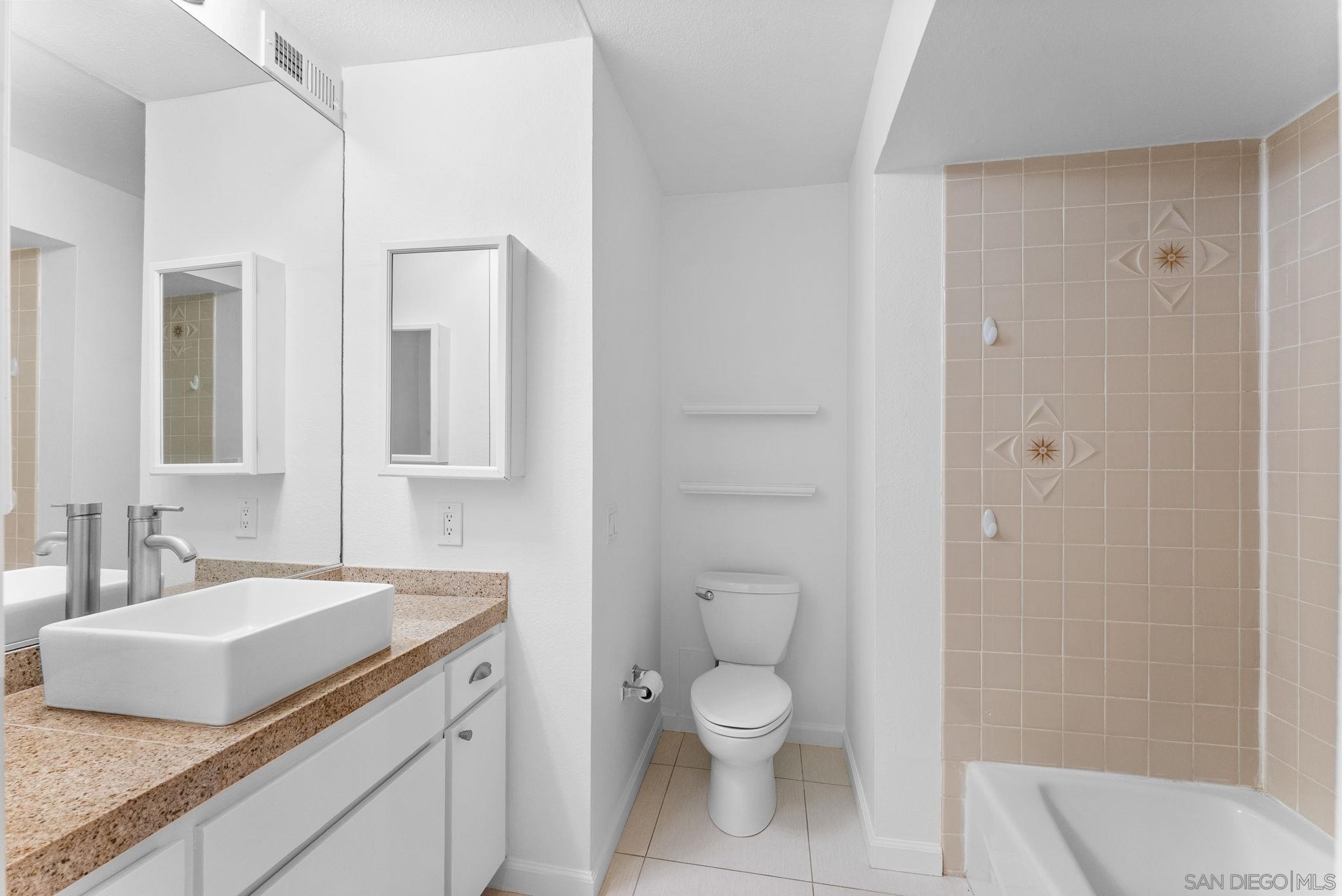 Detail Gallery Image 15 of 28 For 2533  Navarra Dr  2a,  Carlsbad,  CA 92009 - 2 Beds | 2 Baths