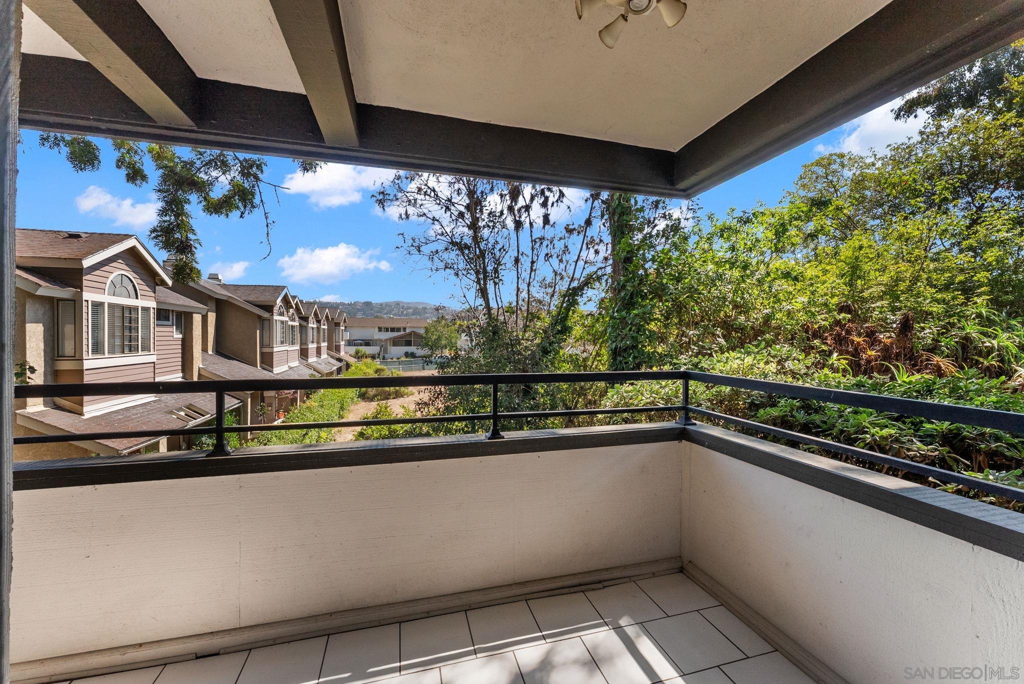 Detail Gallery Image 16 of 28 For 2533  Navarra Dr  2a,  Carlsbad,  CA 92009 - 2 Beds | 2 Baths