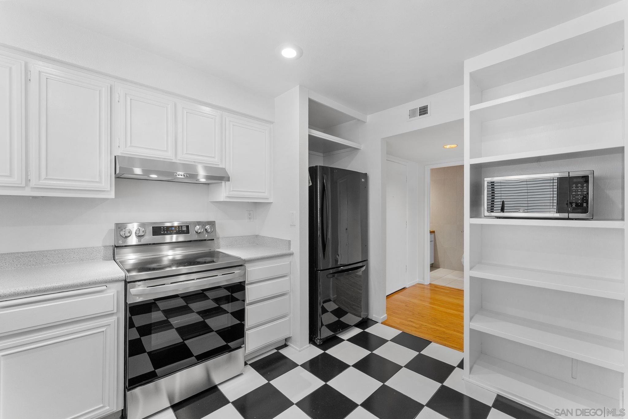 Detail Gallery Image 7 of 28 For 2533  Navarra Dr  2a,  Carlsbad,  CA 92009 - 2 Beds | 2 Baths