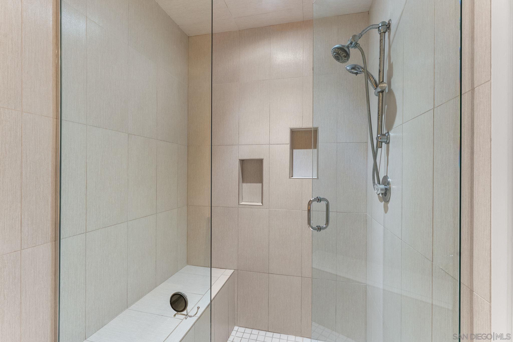 Detail Gallery Image 10 of 28 For 2533  Navarra Dr  2a,  Carlsbad,  CA 92009 - 2 Beds | 2 Baths