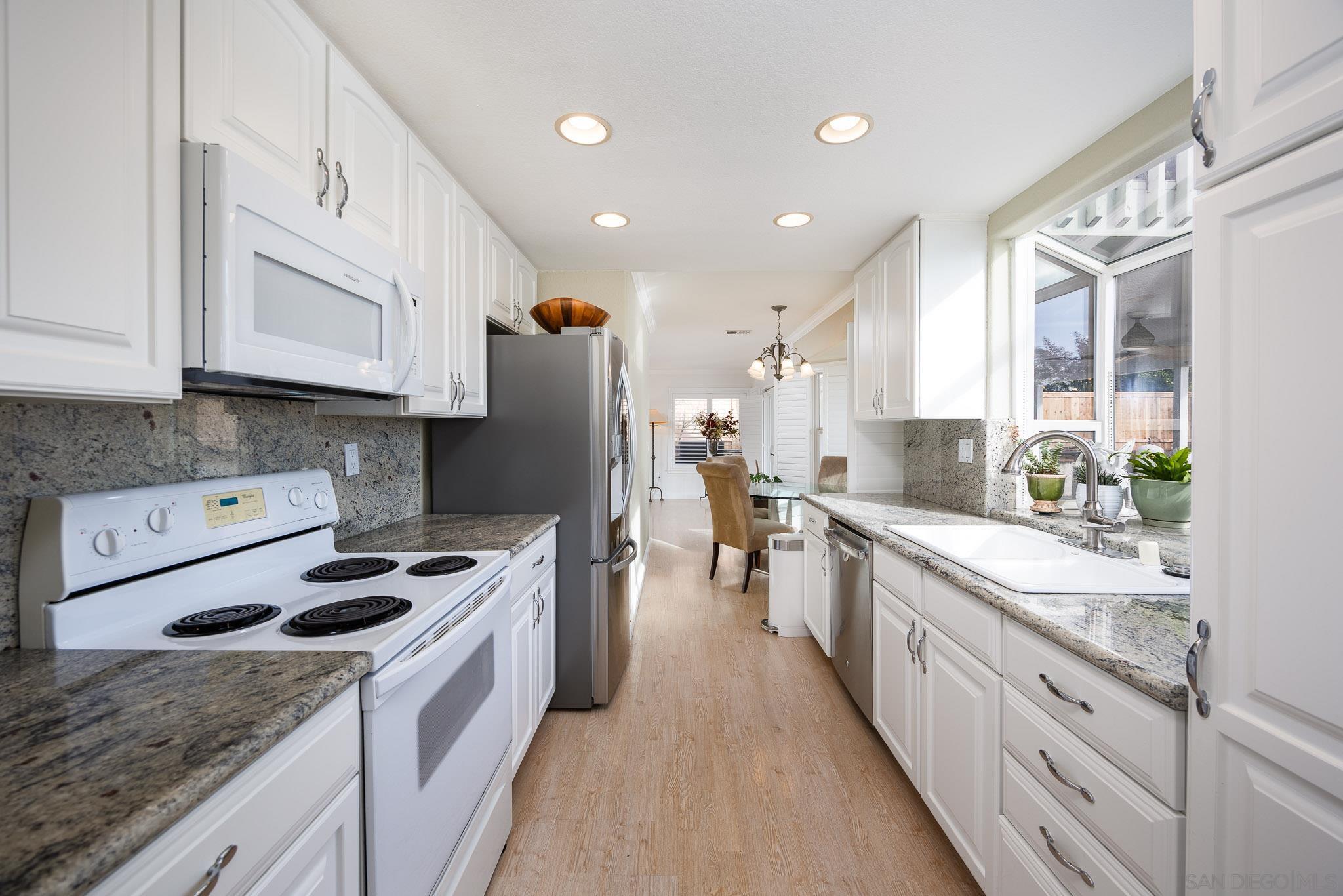 Detail Gallery Image 12 of 43 For 10905  Elderwood Rd, San Diego,  CA 92131 - 4 Beds | 2/1 Baths