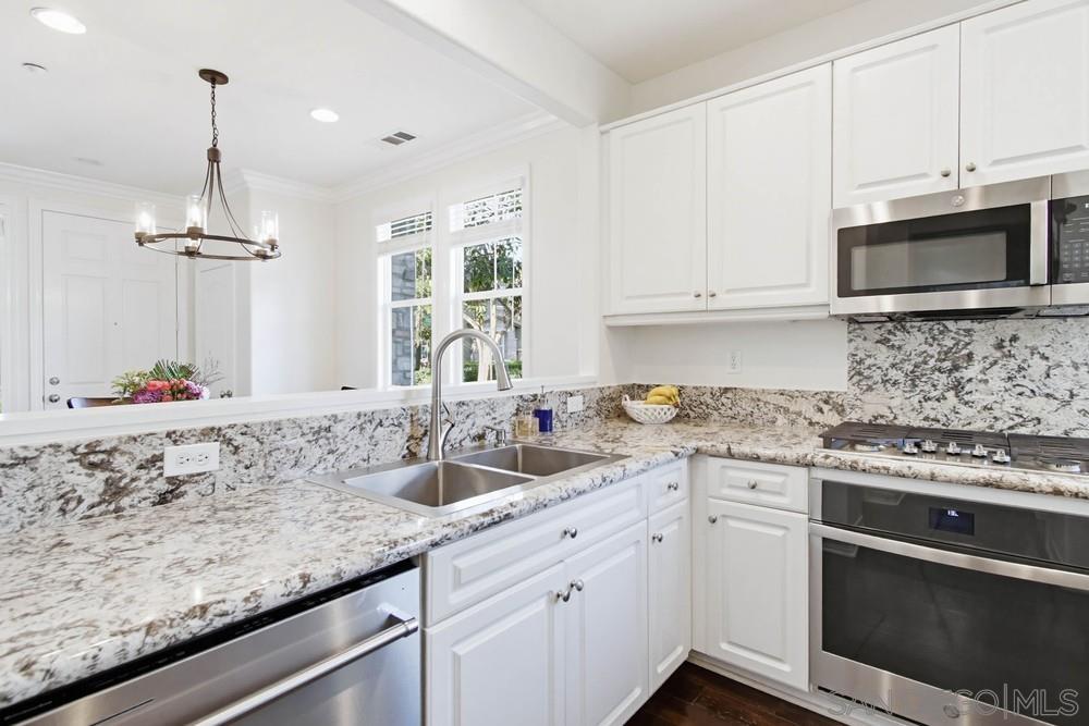 Detail Gallery Image 11 of 44 For 10452  Whitcomb Way  #166,  San Diego,  CA 92127 - 3 Beds | 2/1 Baths