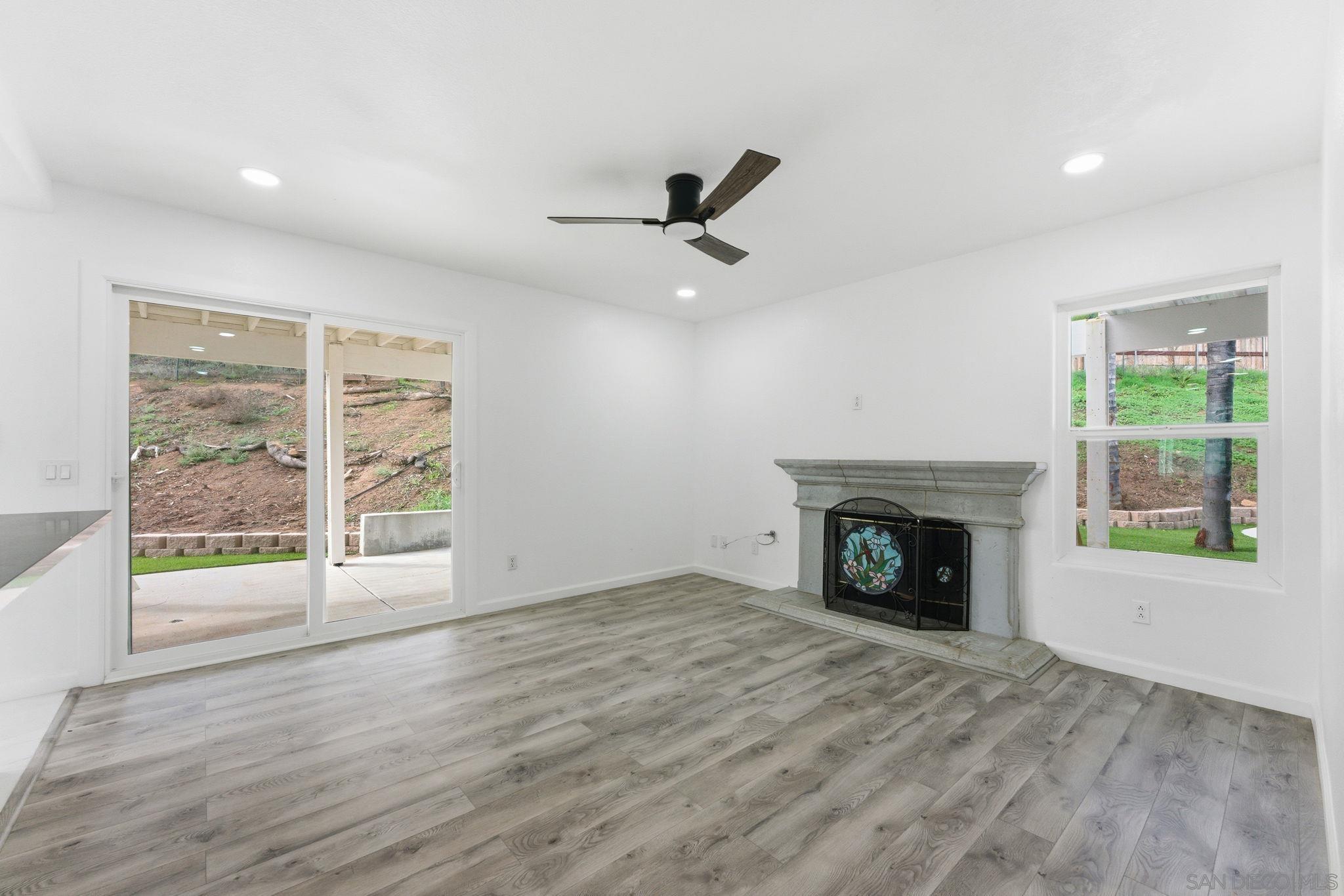 Detail Gallery Image 15 of 39 For 13625  Darryl Ct, El Cajon,  CA 92021 - 4 Beds | 3 Baths