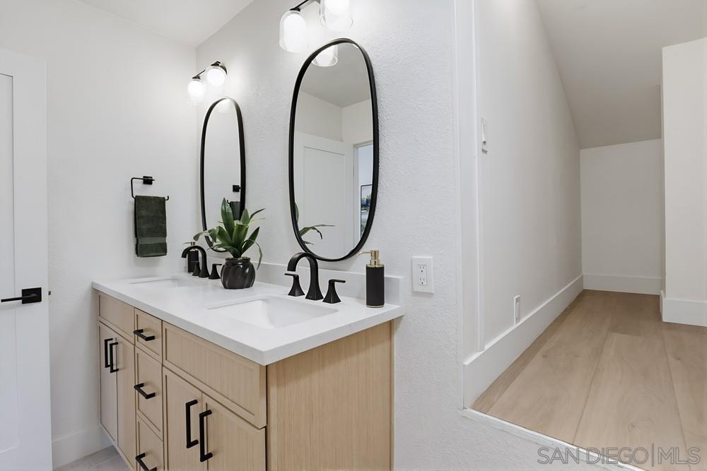 Detail Gallery Image 35 of 44 For 2003  Caminito Circulo Norte, La Jolla,  CA 92037 - 3 Beds | 2/1 Baths