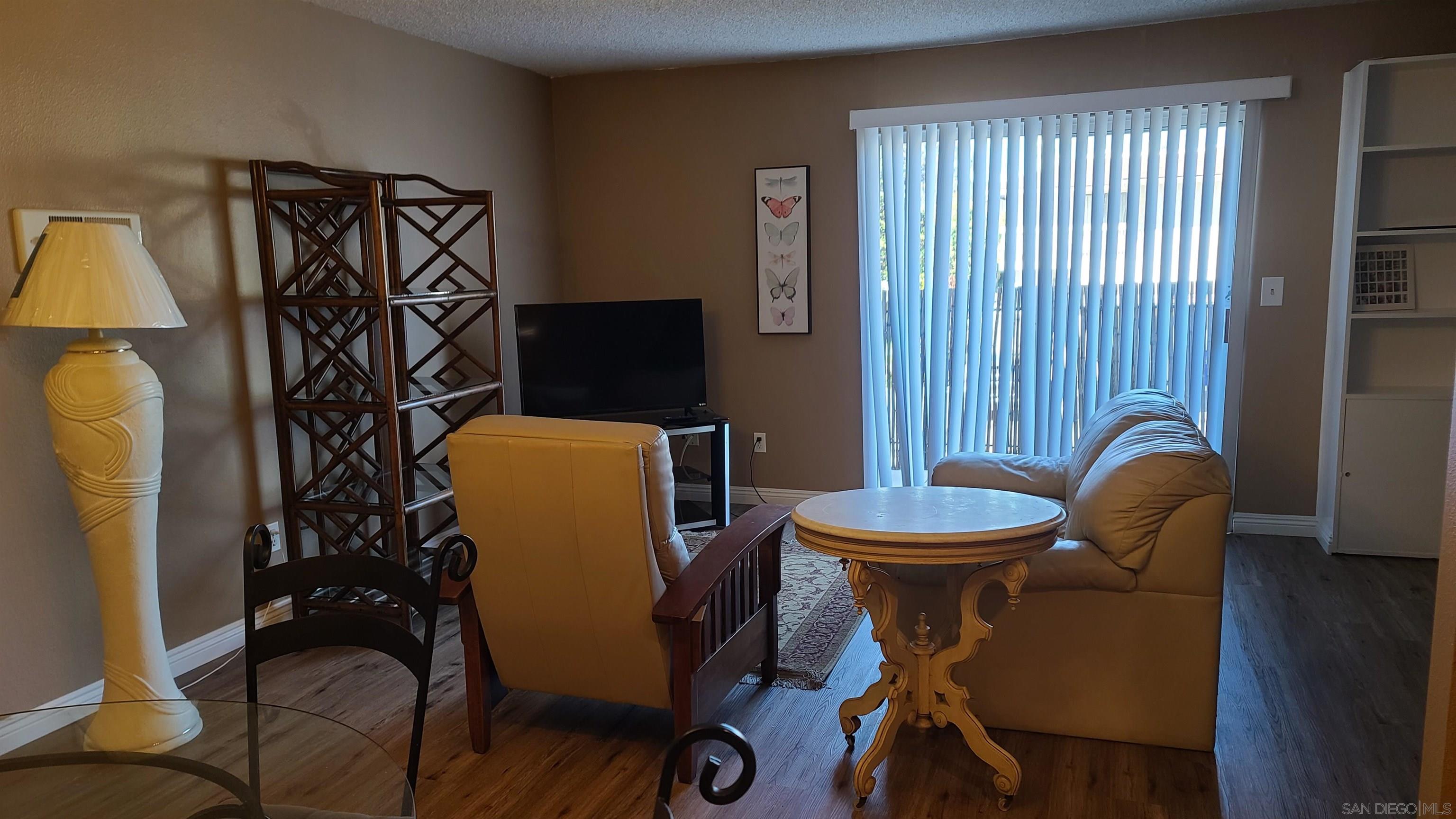 Detail Gallery Image 2 of 10 For 7831  Camino Noguera, San Diego,  CA 92122 - 2 Beds | 1 Baths