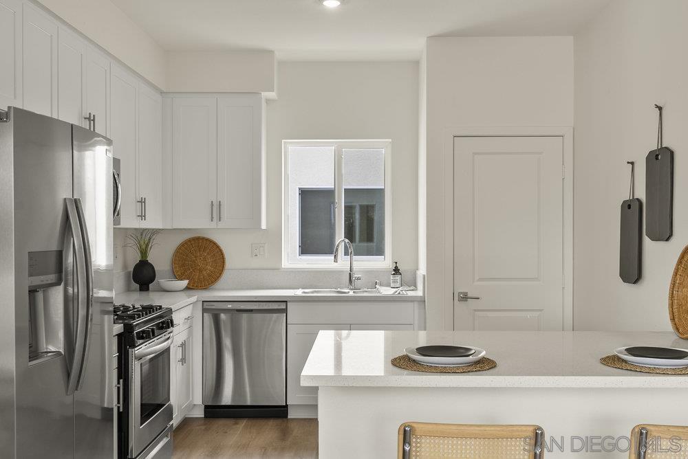 Detail Gallery Image 12 of 49 For 8160  Golden Ave, Lemon Grove,  CA 91945 - 3 Beds | 3/1 Baths