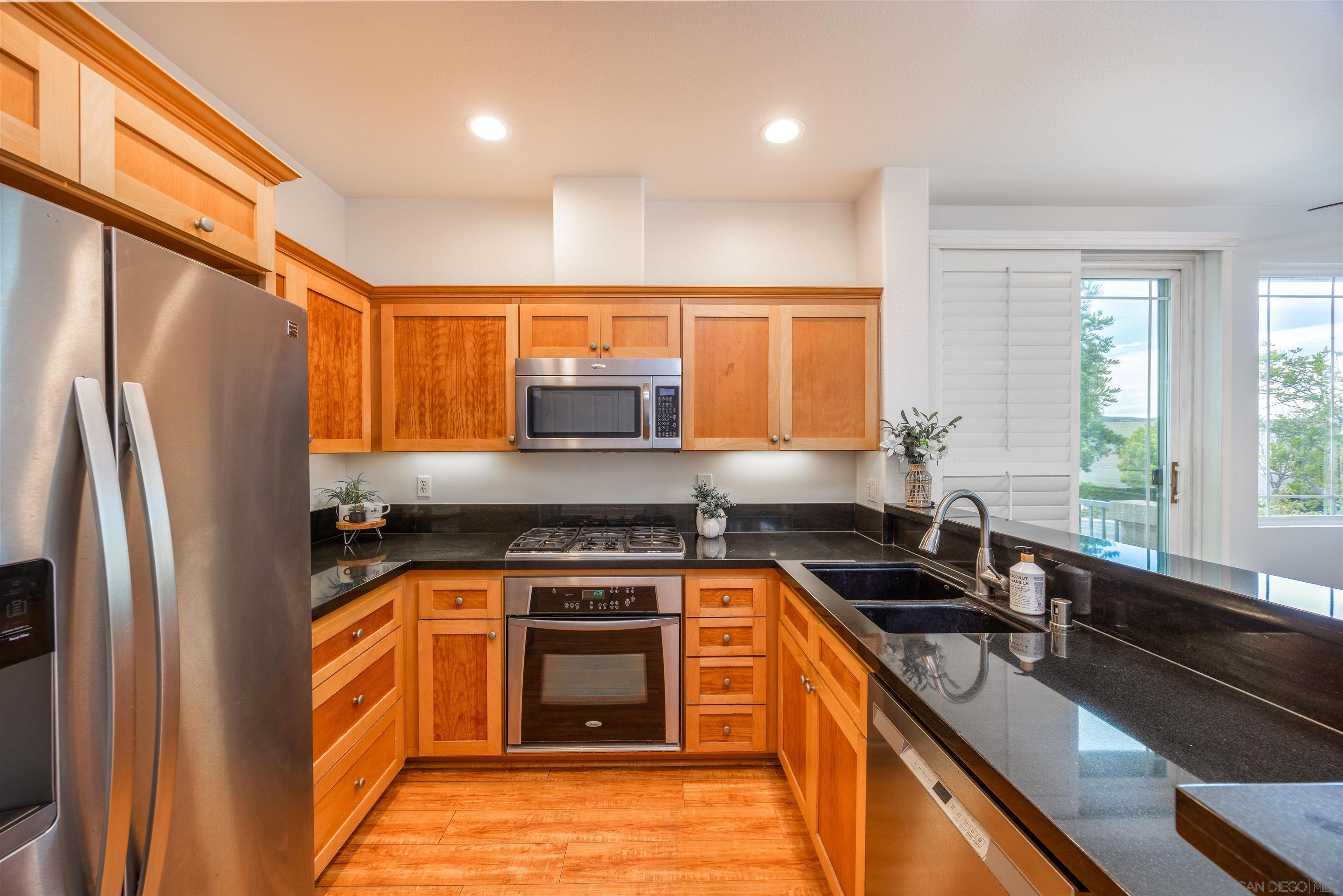 Detail Gallery Image 12 of 28 For 12003  World Trade Dr  #1,  San Diego,  CA 92128 - 2 Beds | 2 Baths