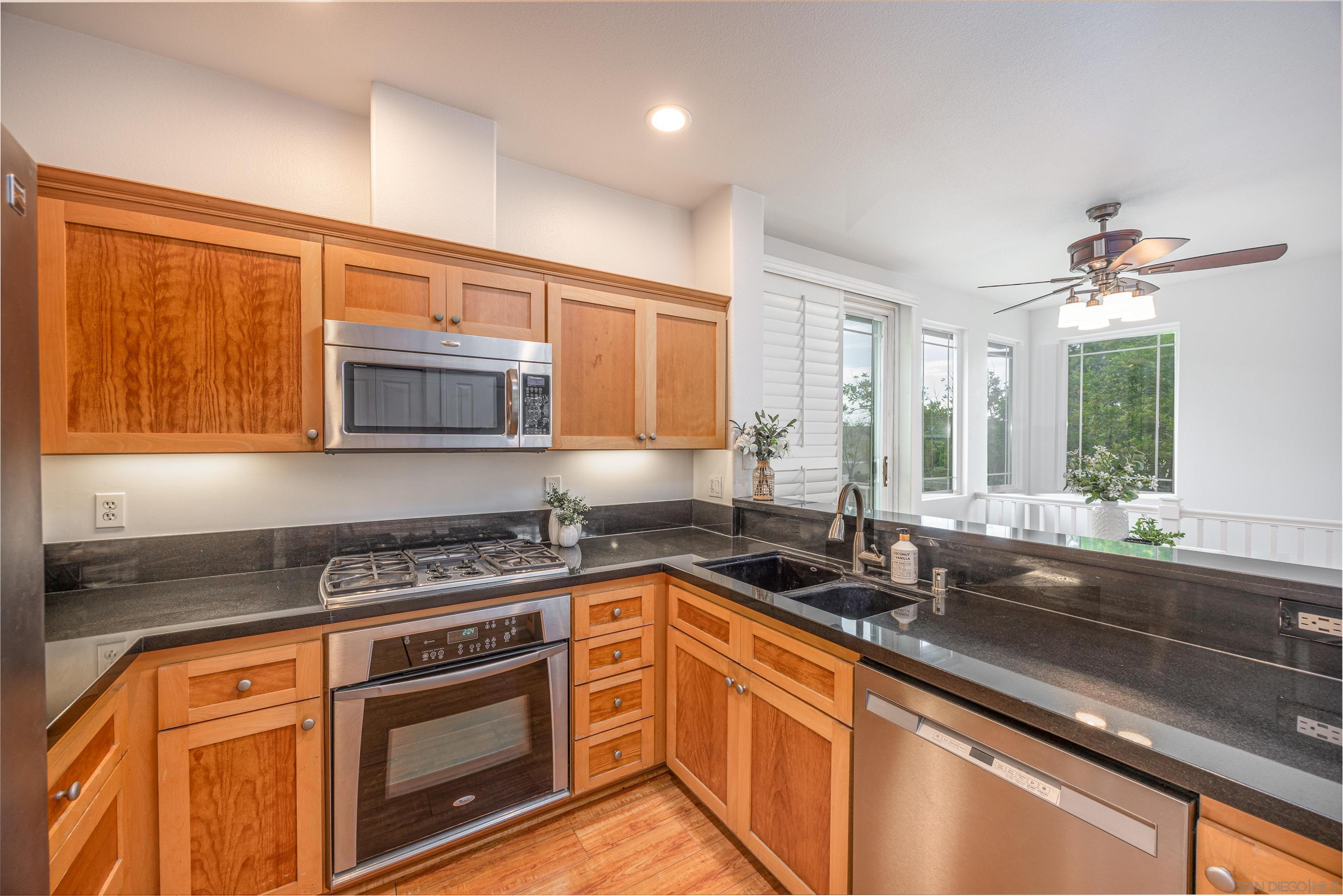 Detail Gallery Image 13 of 28 For 12003  World Trade Dr  #1,  San Diego,  CA 92128 - 2 Beds | 2 Baths