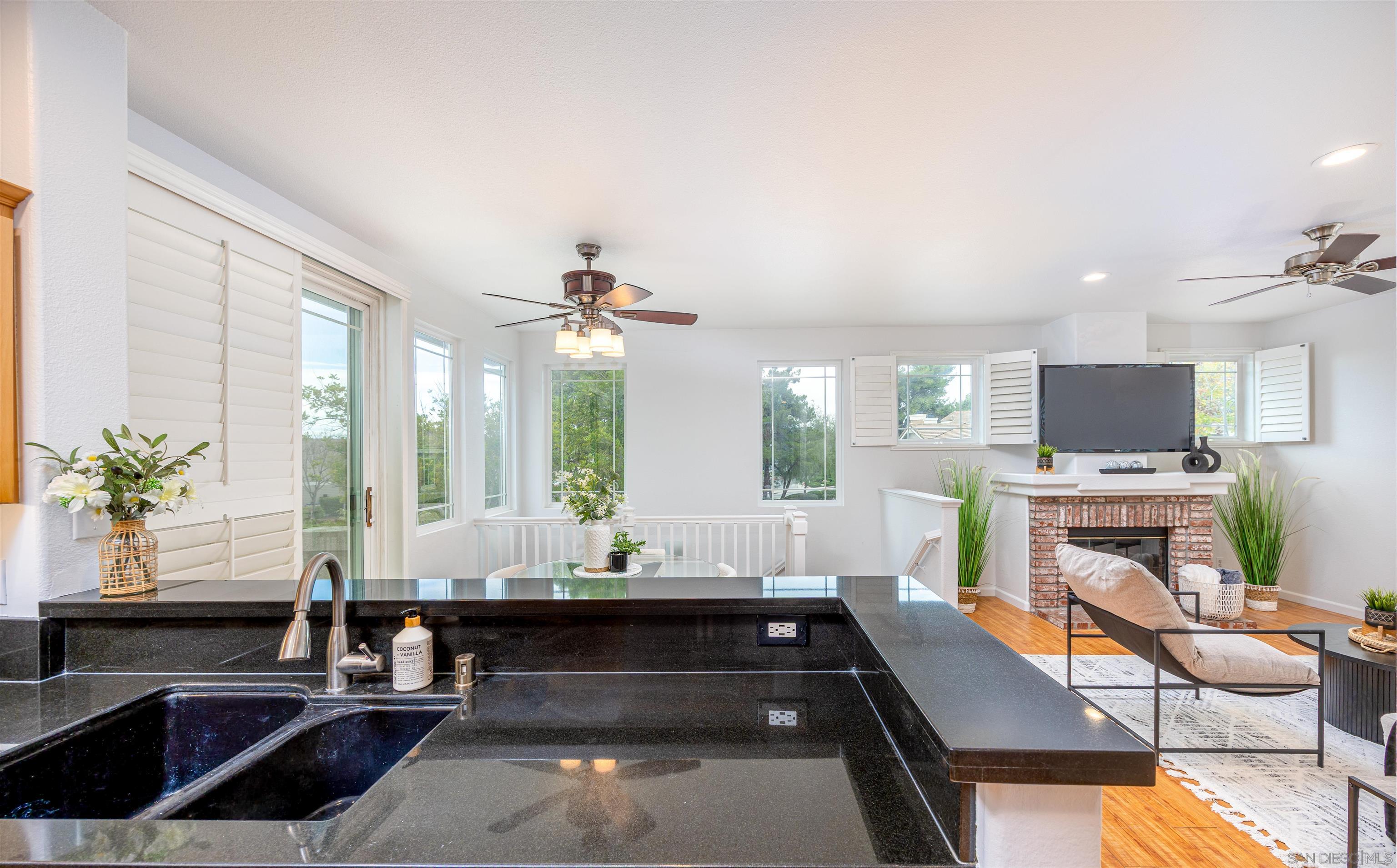 Detail Gallery Image 15 of 28 For 12003  World Trade Dr  #1,  San Diego,  CA 92128 - 2 Beds | 2 Baths