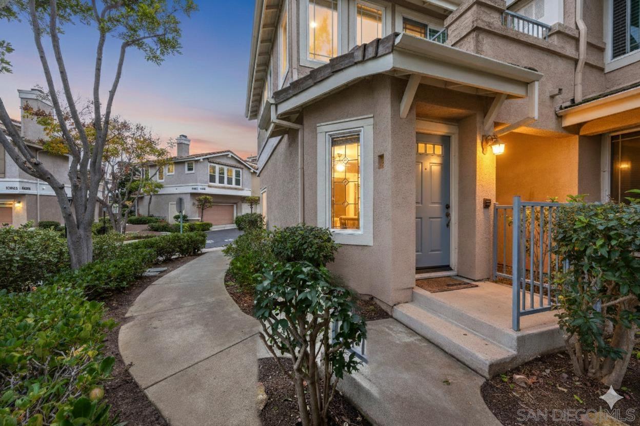 Detail Gallery Image 3 of 28 For 12003  World Trade Dr  #1,  San Diego,  CA 92128 - 2 Beds | 2 Baths