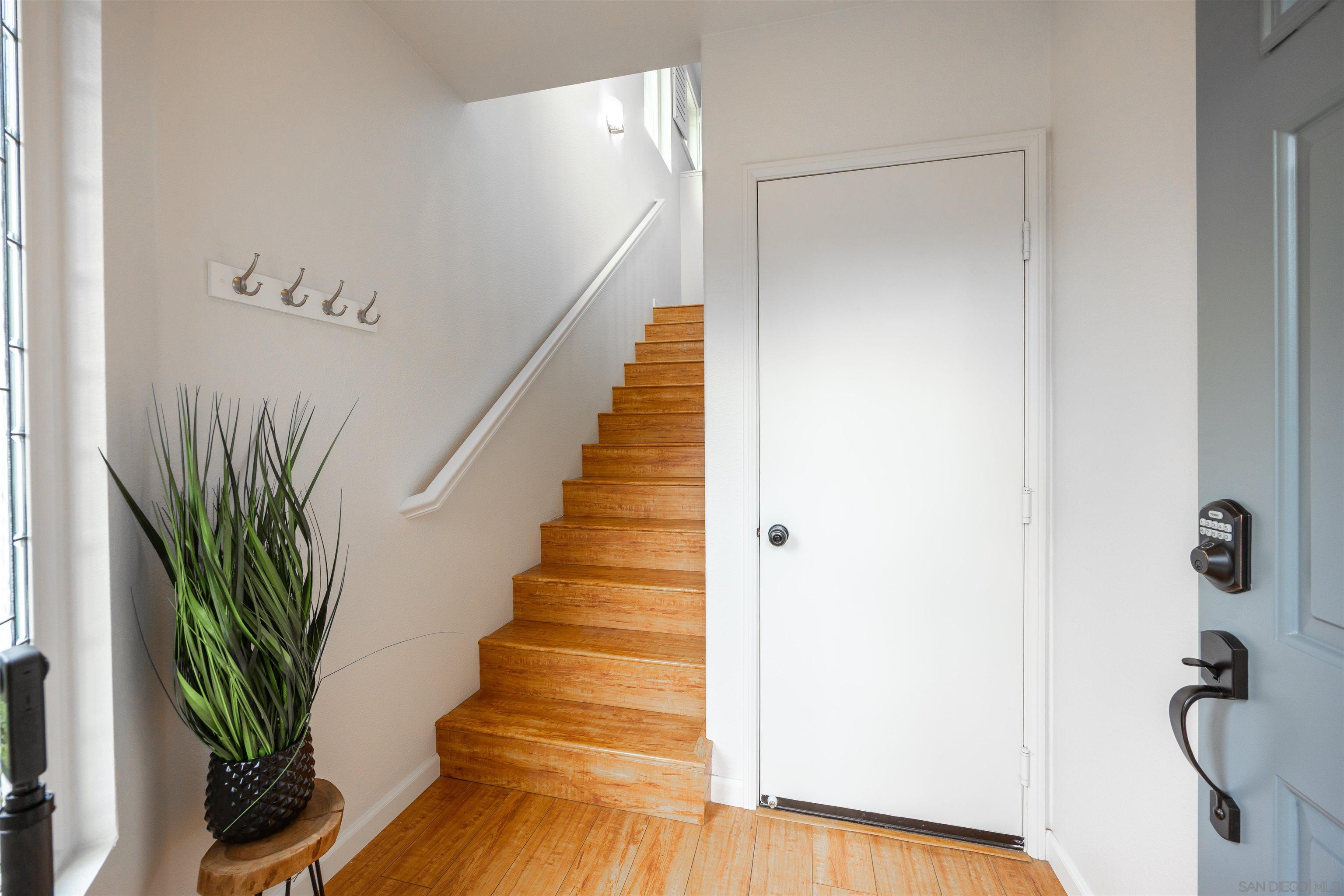 Detail Gallery Image 4 of 28 For 12003  World Trade Dr  #1,  San Diego,  CA 92128 - 2 Beds | 2 Baths