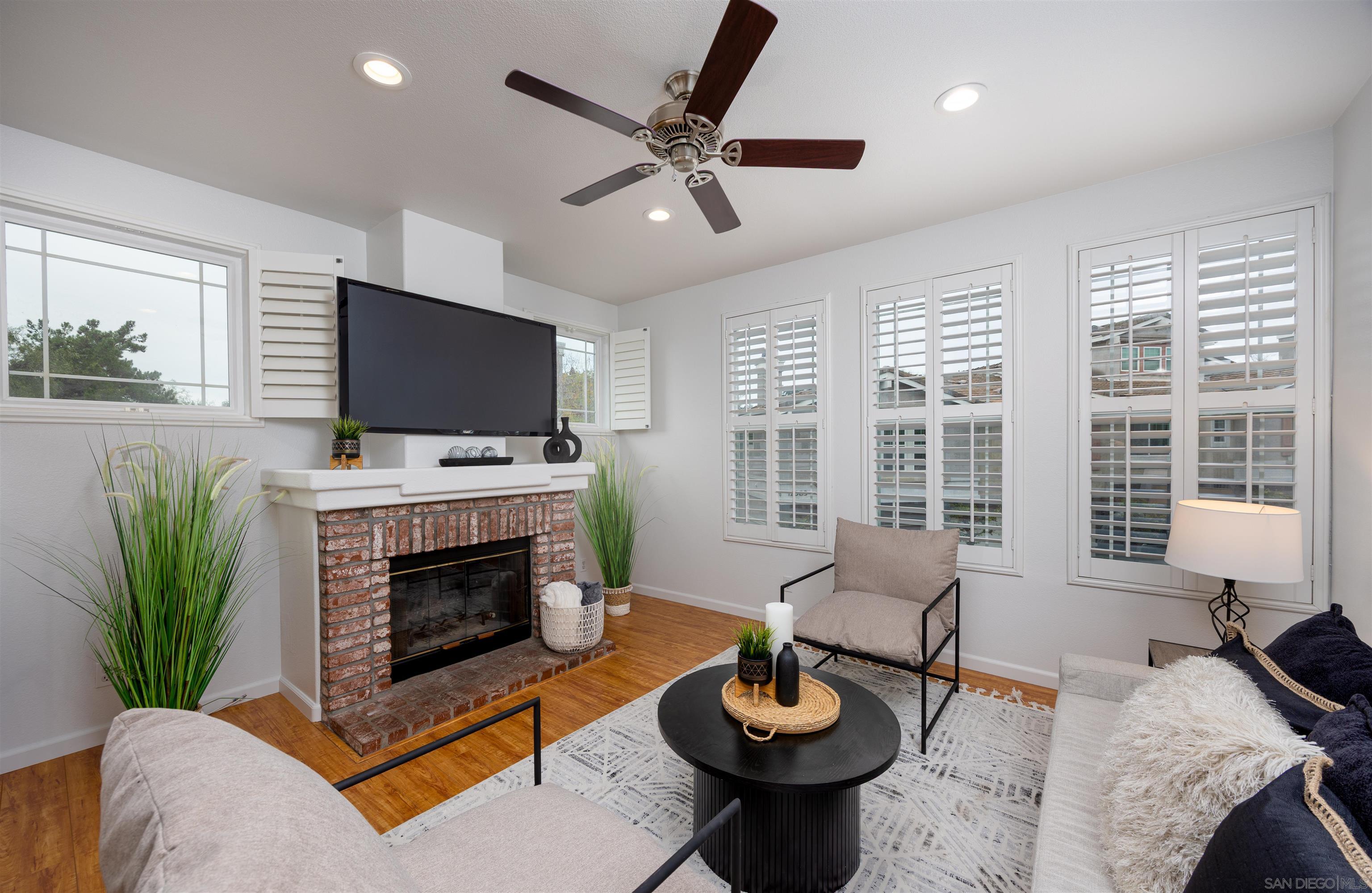 Detail Gallery Image 7 of 28 For 12003  World Trade Dr  #1,  San Diego,  CA 92128 - 2 Beds | 2 Baths