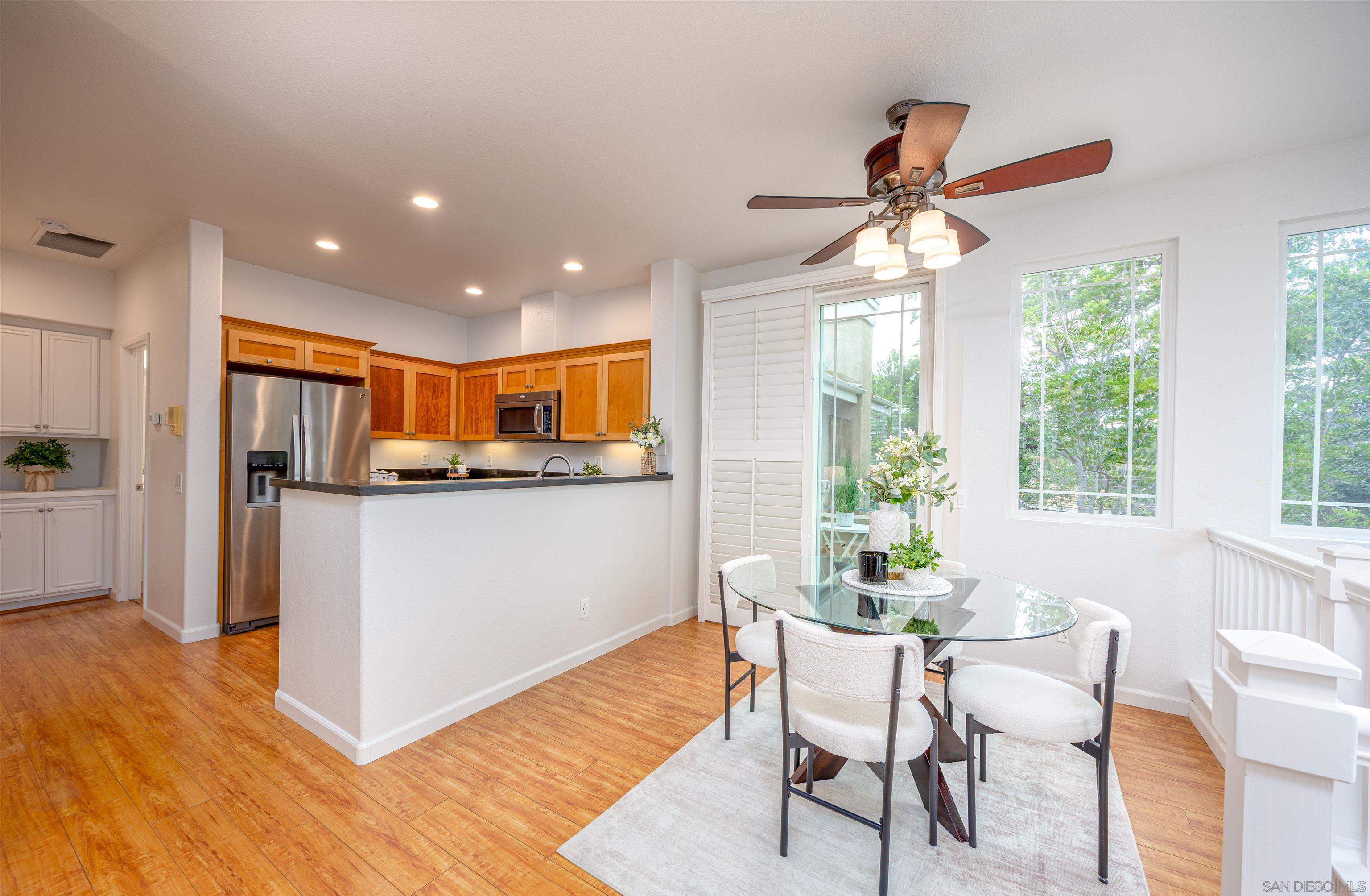 Detail Gallery Image 9 of 28 For 12003  World Trade Dr  #1,  San Diego,  CA 92128 - 2 Beds | 2 Baths