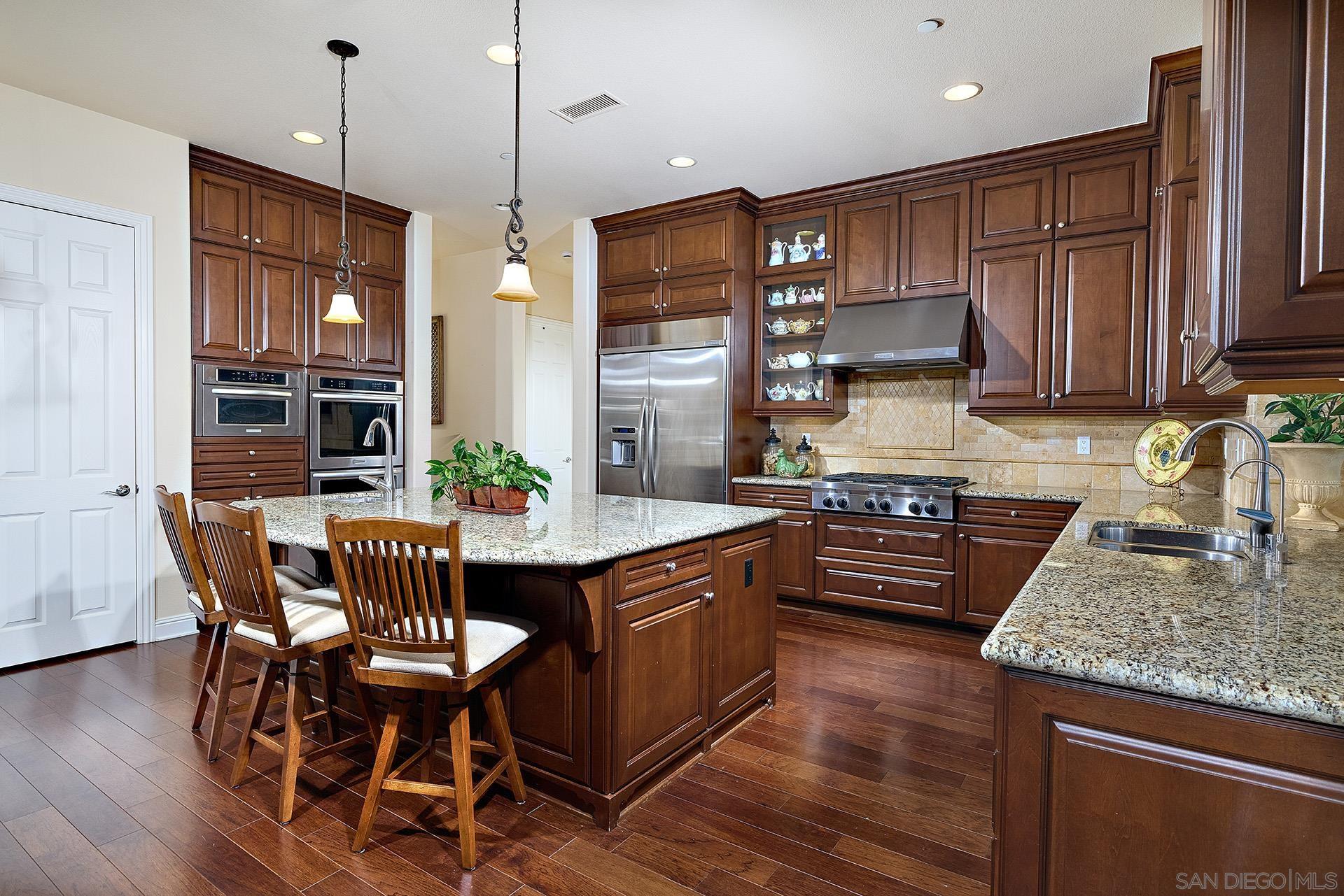 Detail Gallery Image 14 of 45 For 15792  via Santa Pradera, San Diego,  CA 92131 - 6 Beds | 5/1 Baths