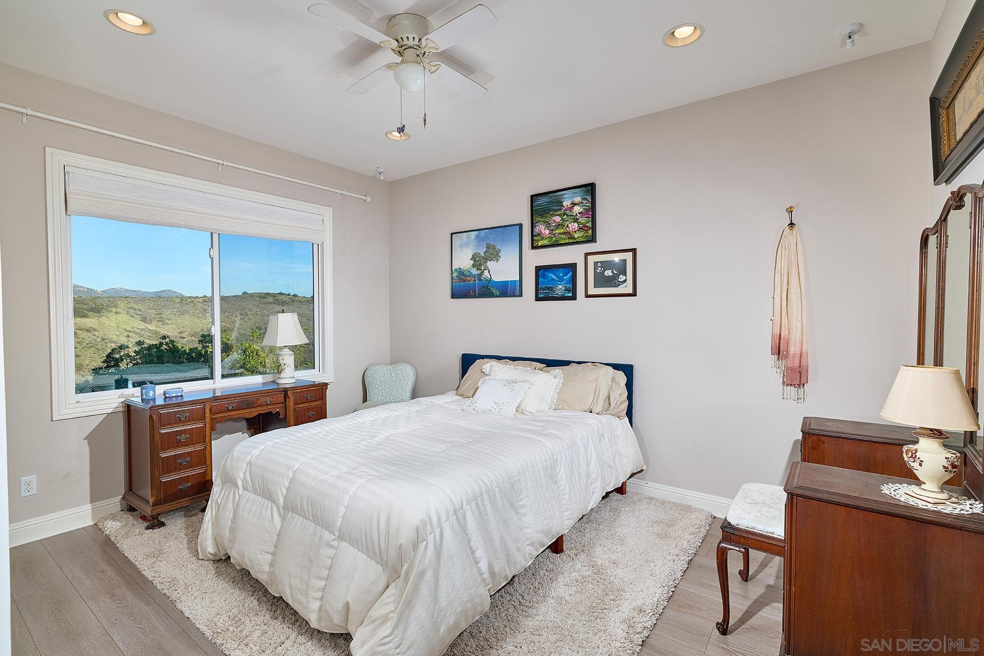 Detail Gallery Image 28 of 45 For 15792  via Santa Pradera, San Diego,  CA 92131 - 6 Beds | 5/1 Baths