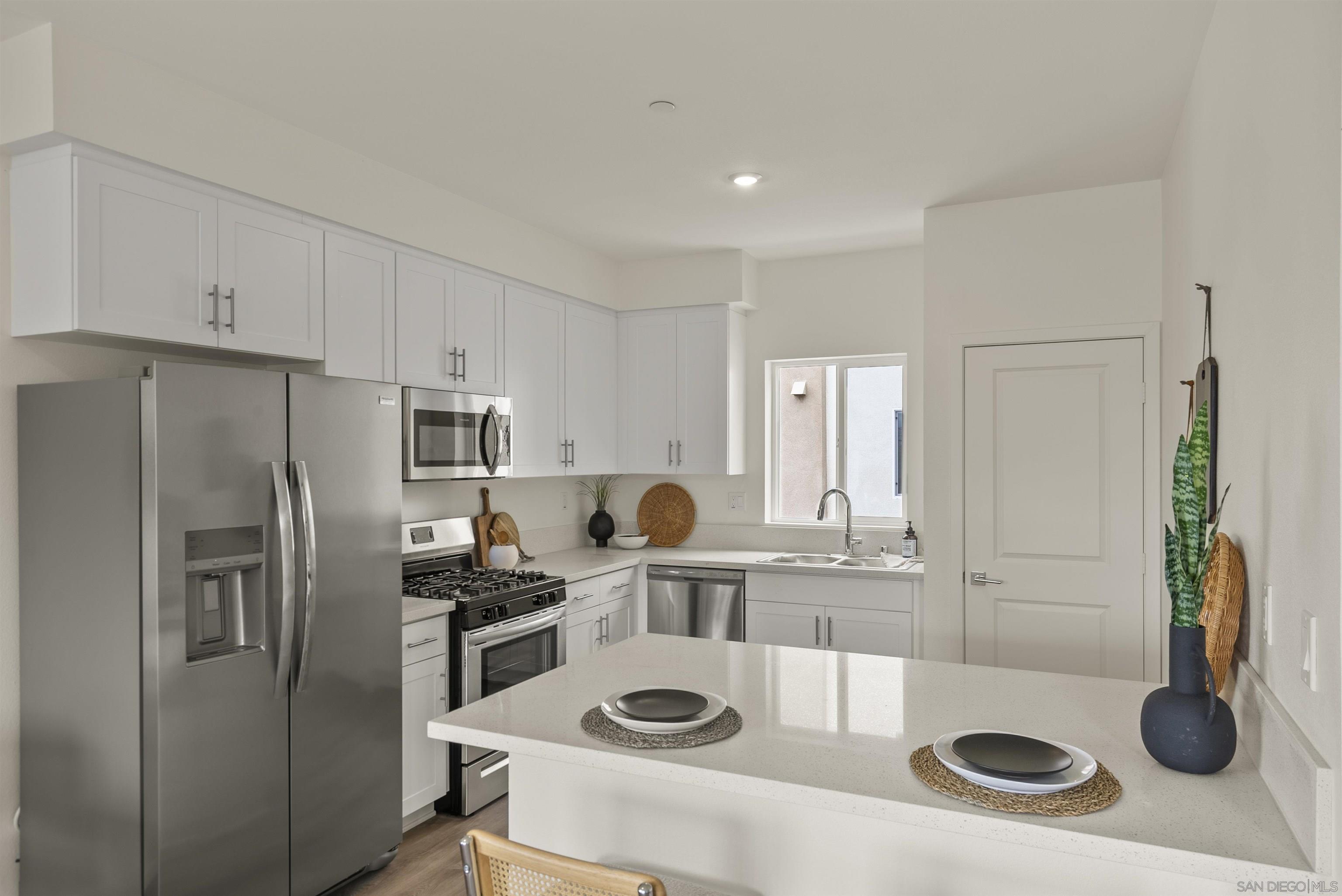 Detail Gallery Image 16 of 47 For 8156  Golden Ave, Lemon Grove,  CA 91945 - 3 Beds | 3 Baths