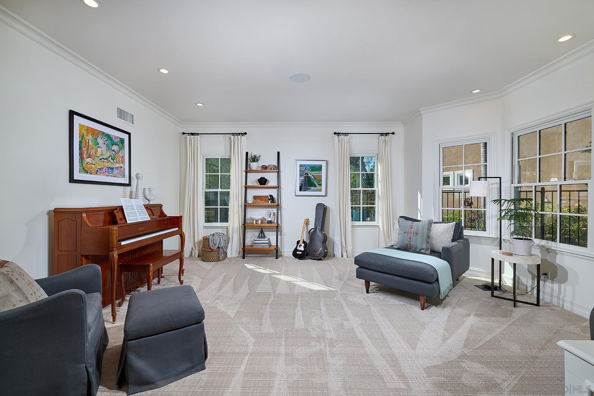 Detail Gallery Image 5 of 52 For 10154  Pinecastle St, San Diego,  CA 92131 - 4 Beds | 3/1 Baths