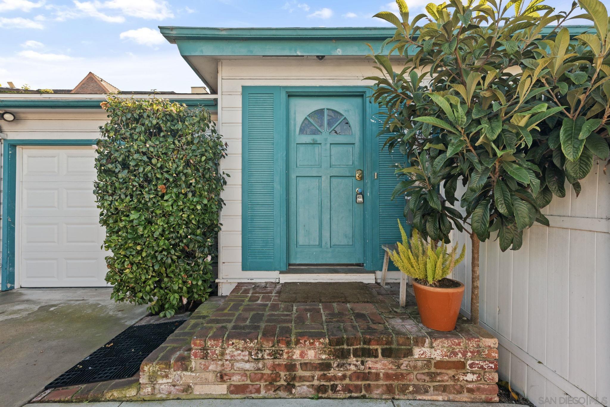 Detail Gallery Image 4 of 30 For 643  Nautilus, La Jolla,  CA 92037 - 3 Beds | 1 Baths