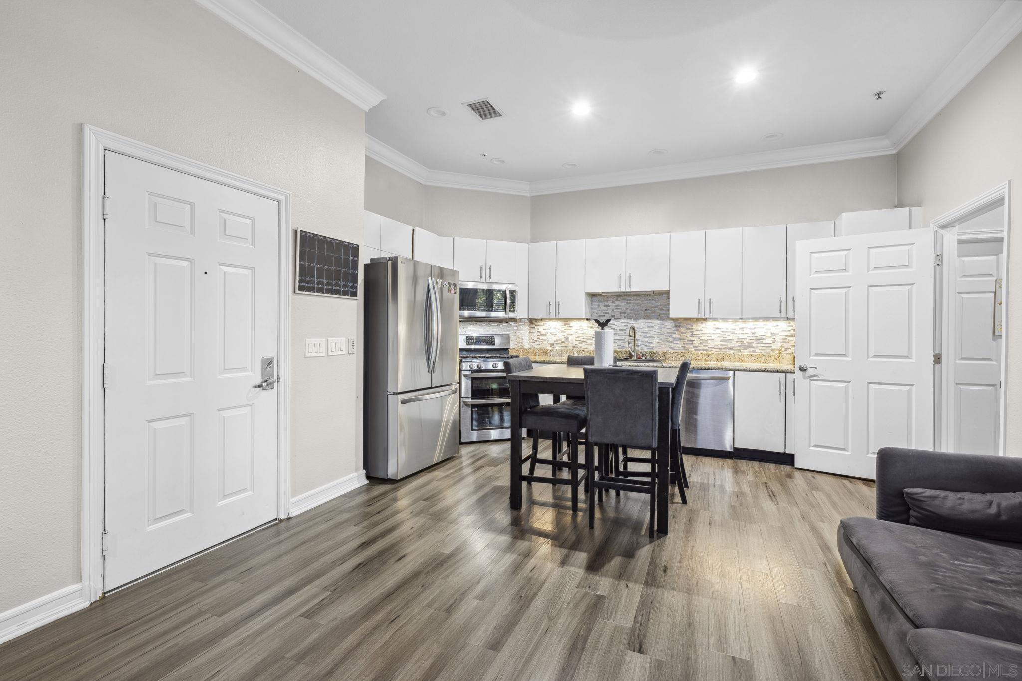 Detail Gallery Image 4 of 27 For 1400  Broadway  #1101,  San Diego,  CA 92101 - 2 Beds | 2 Baths