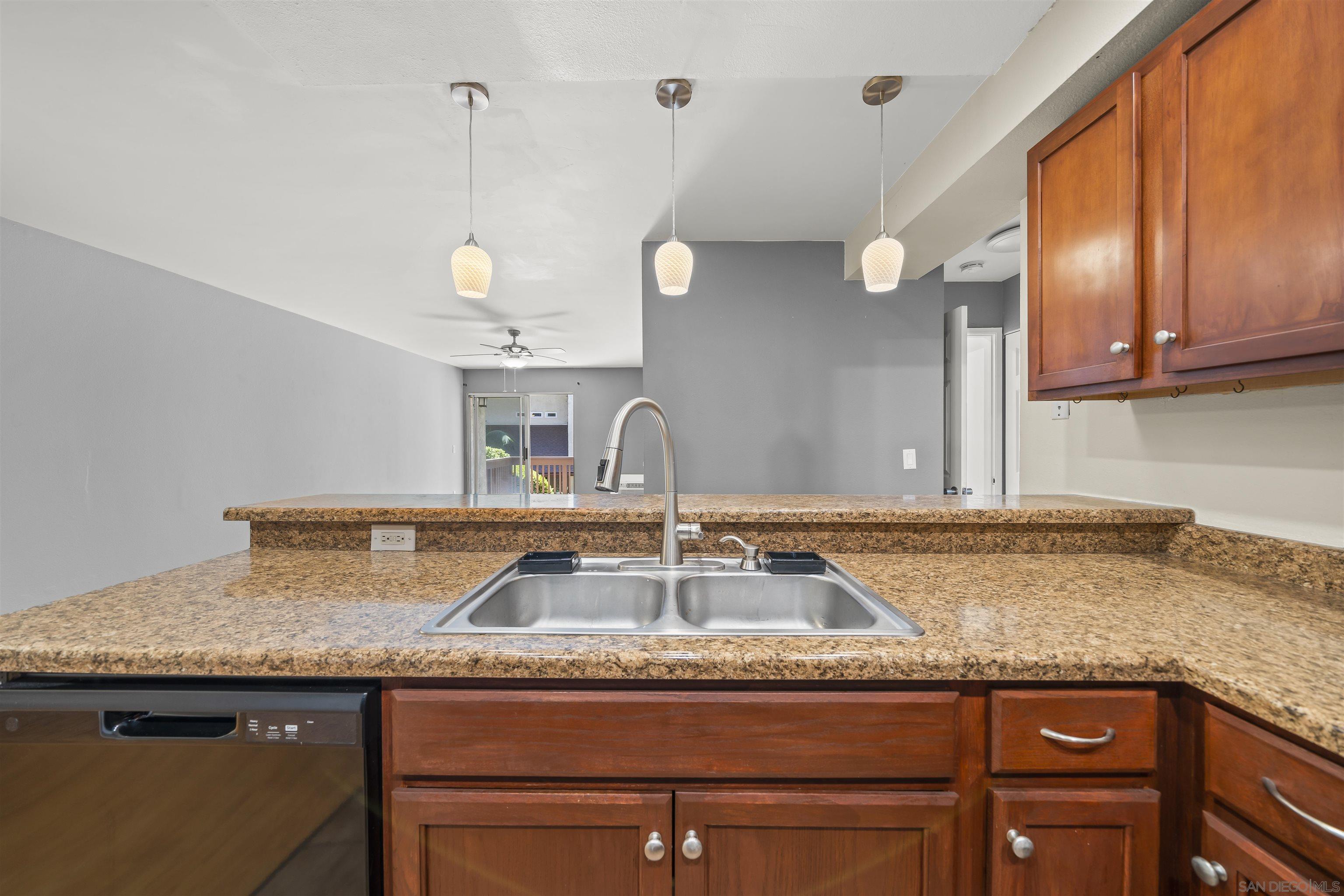 Detail Gallery Image 6 of 31 For 6131  Rancho Mission Rd  #113,  San Diego,  CA 92108 - 1 Beds | 1 Baths